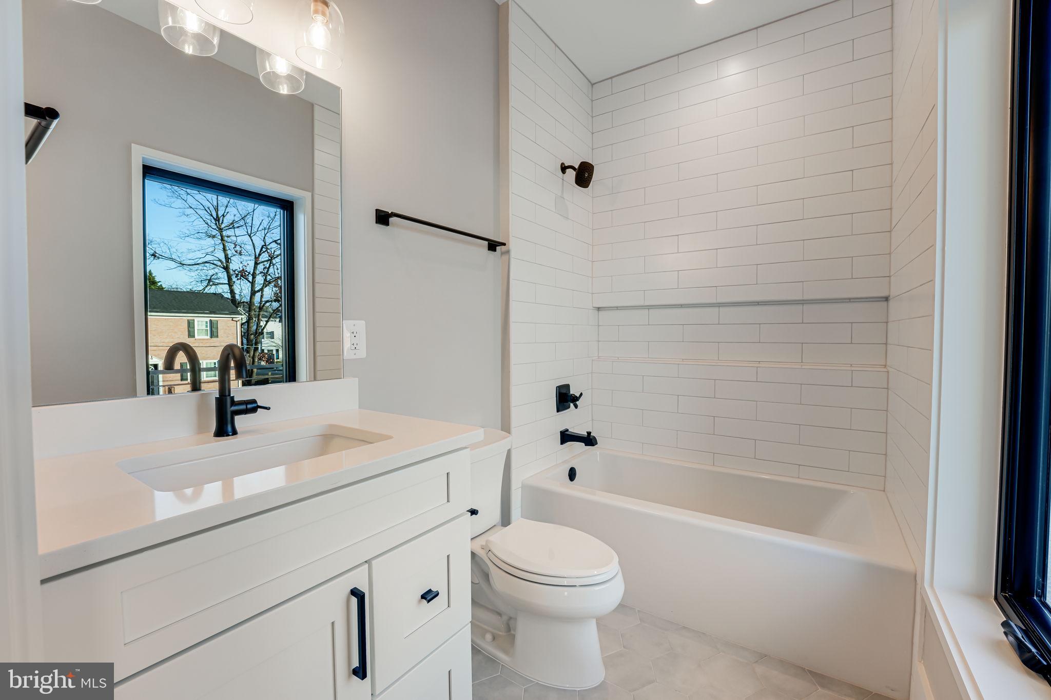 MOORES CLARENDON - Residential