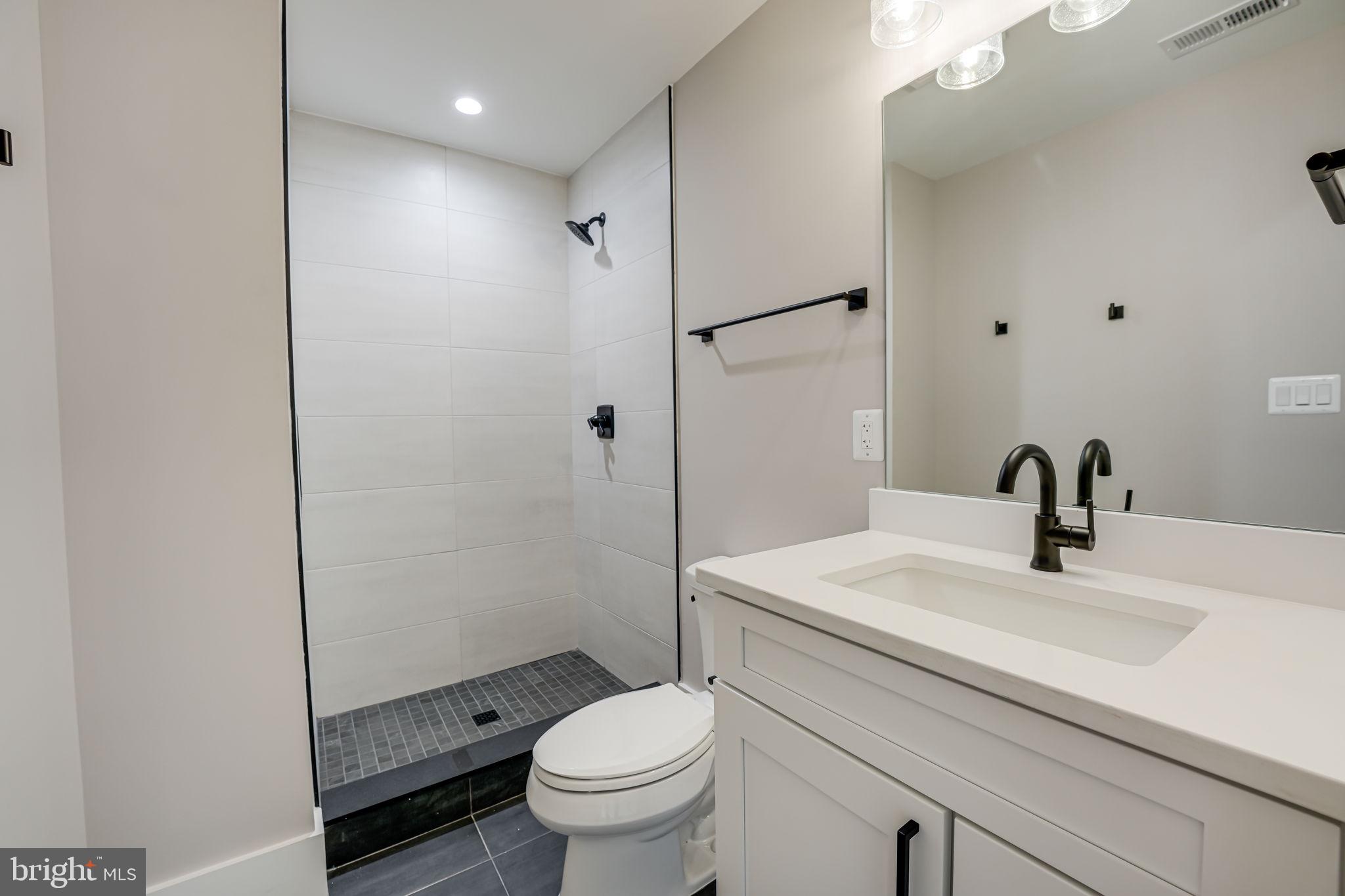 MOORES CLARENDON - Residential