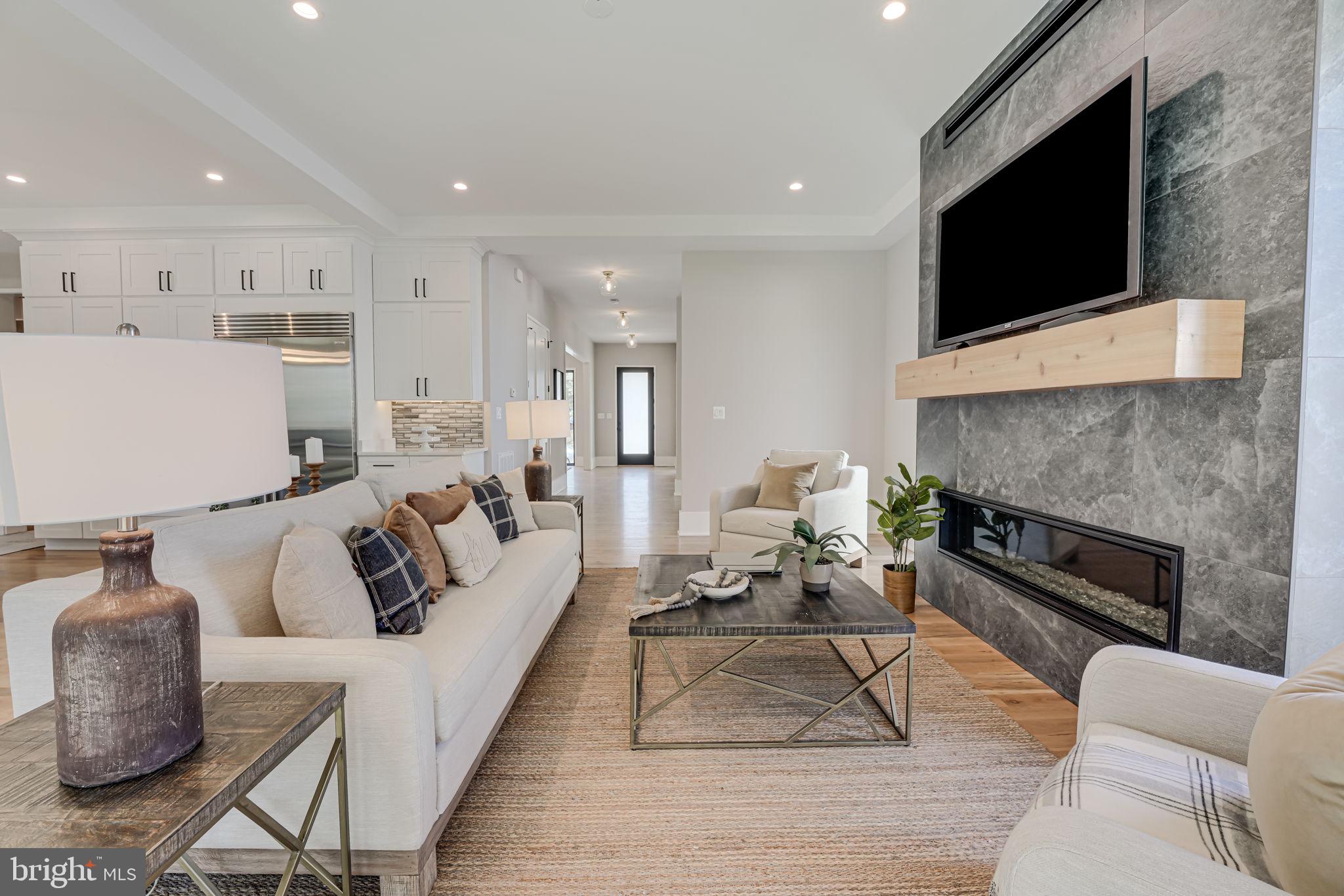 MOORES CLARENDON - Residential