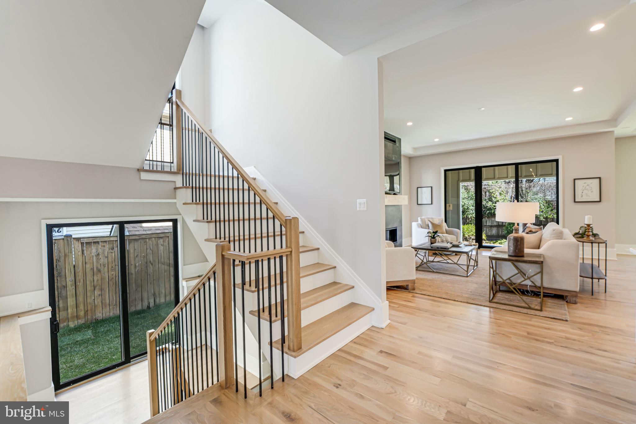 MOORES CLARENDON - Residential