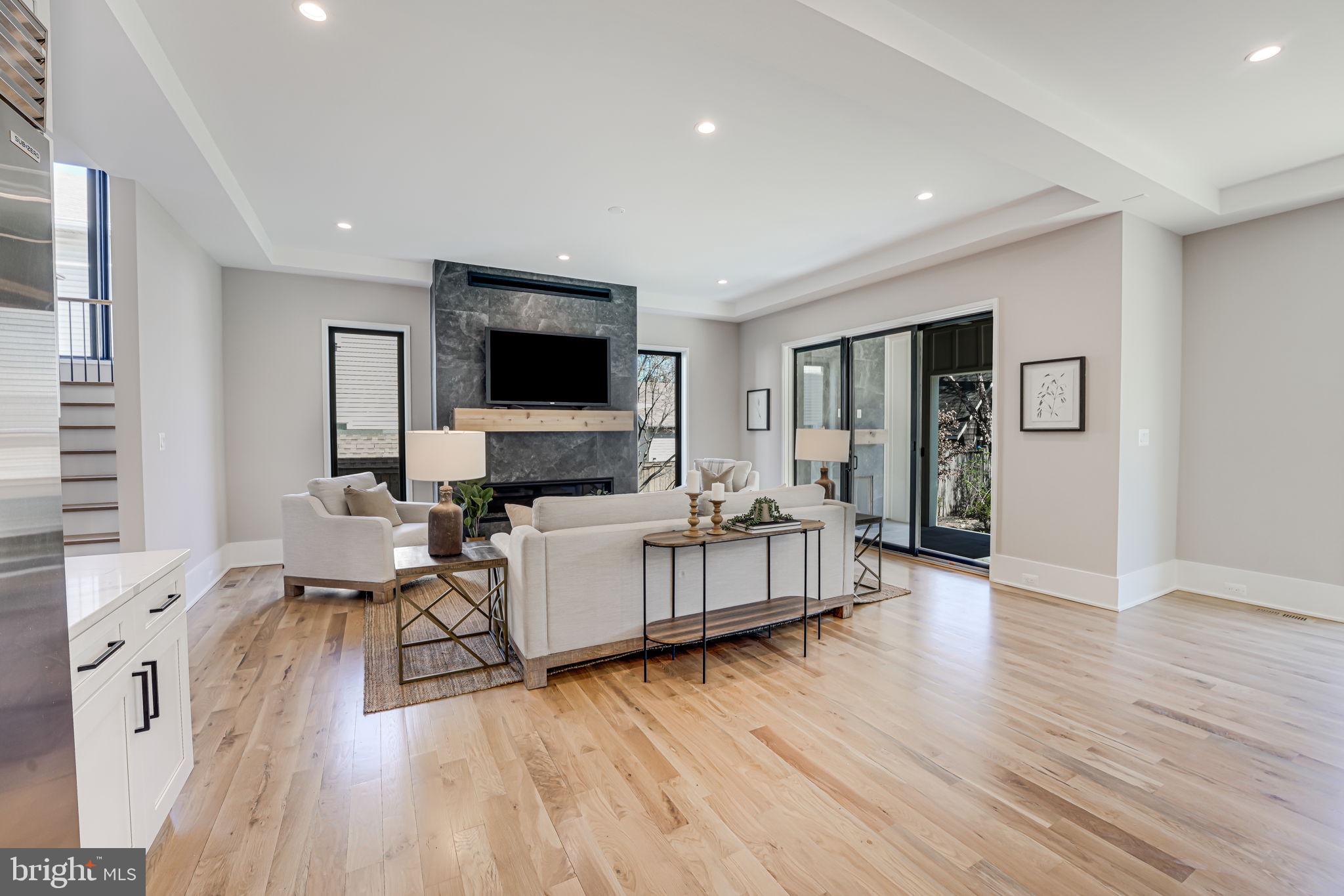 MOORES CLARENDON - Residential