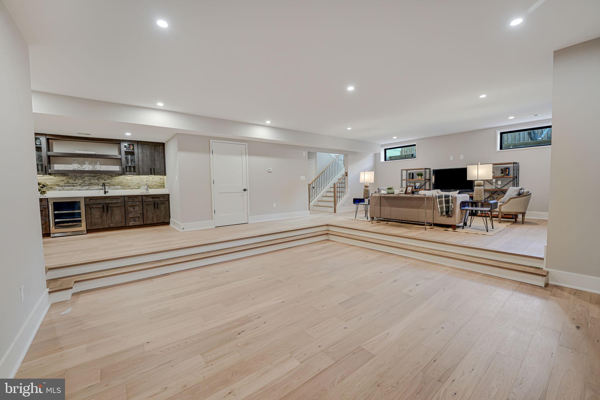 MOORES CLARENDON - Residential