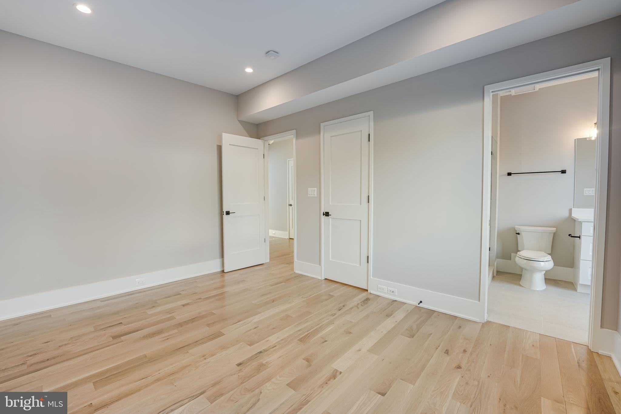 MOORES CLARENDON - Residential