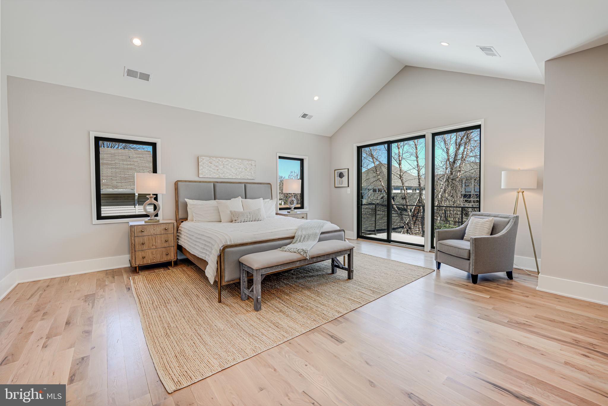 MOORES CLARENDON - Residential