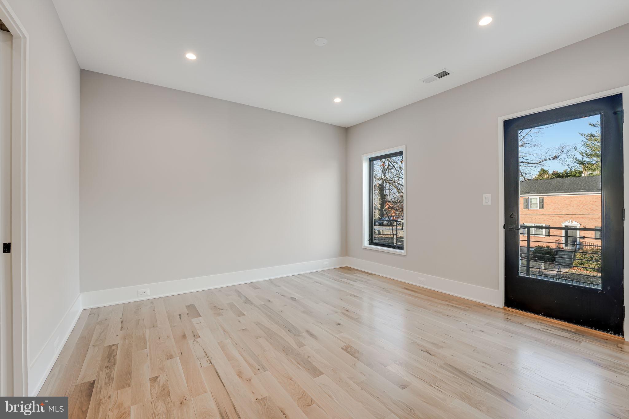 MOORES CLARENDON - Residential