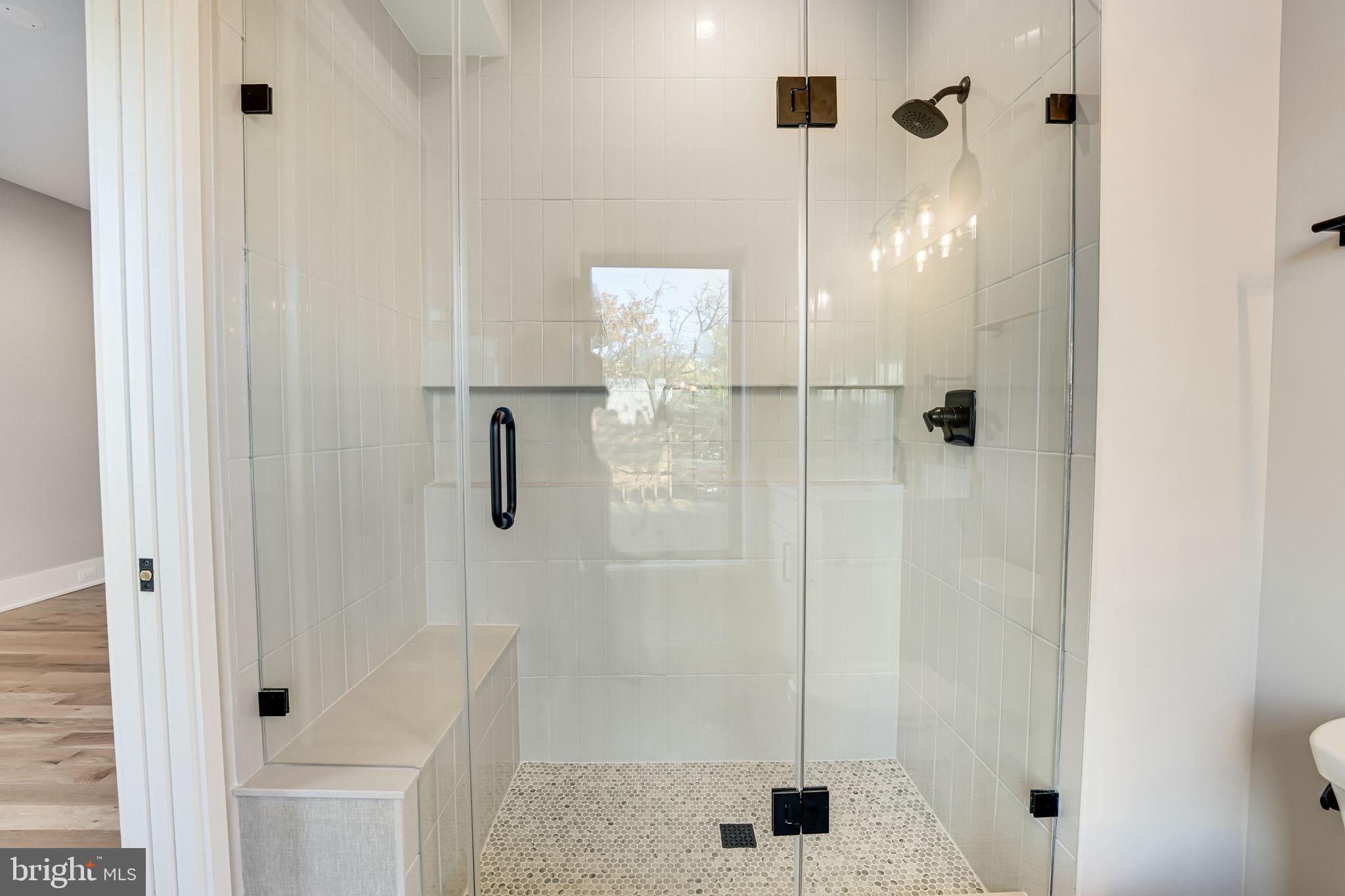 MOORES CLARENDON - Residential