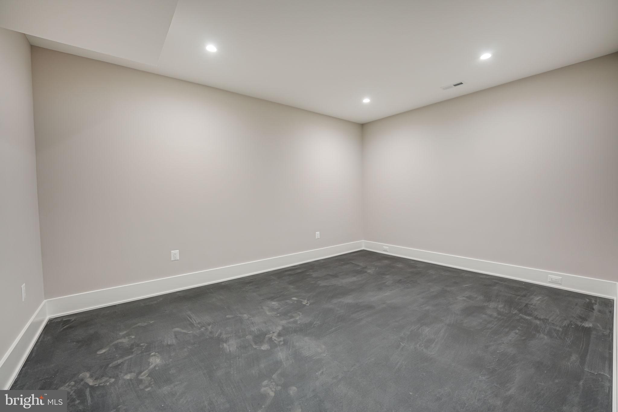 MOORES CLARENDON - Residential