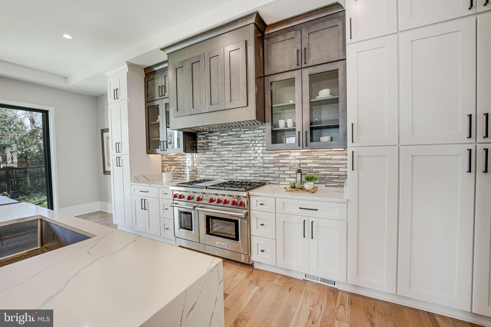 MOORES CLARENDON - Residential