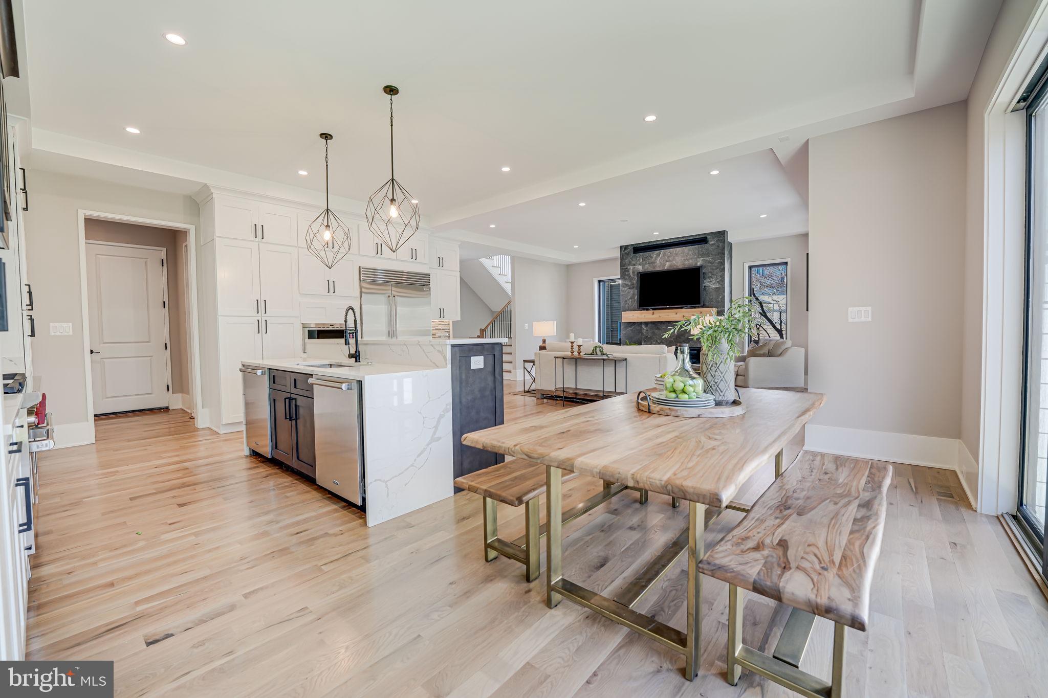 MOORES CLARENDON - Residential