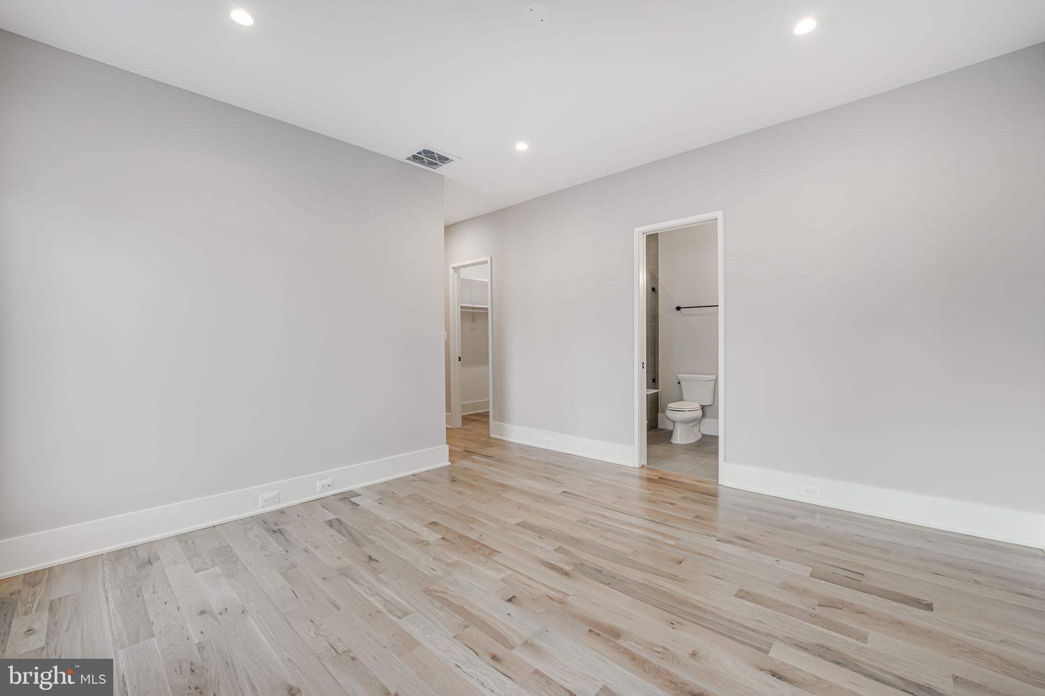 MOORES CLARENDON - Residential