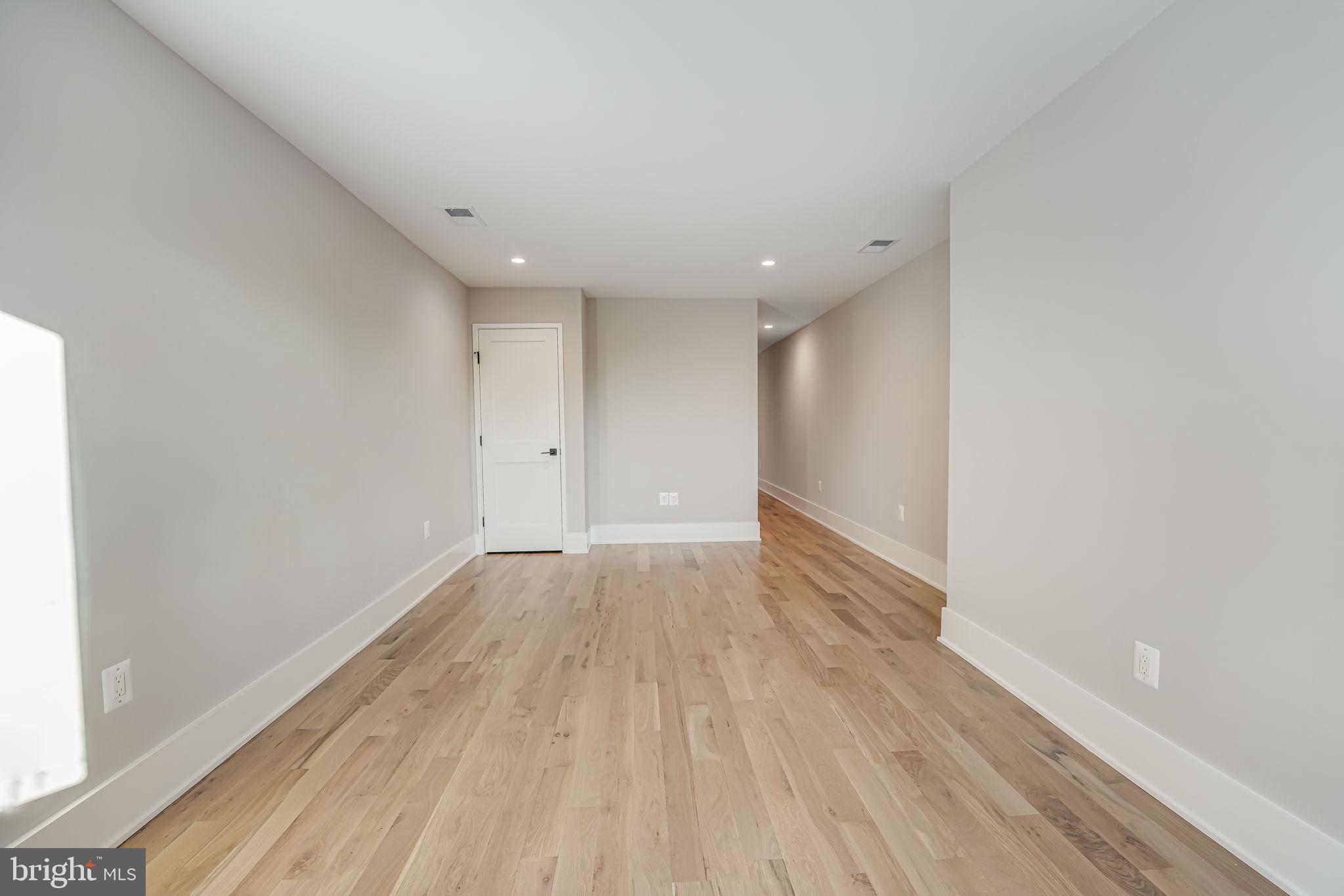 MOORES CLARENDON - Residential