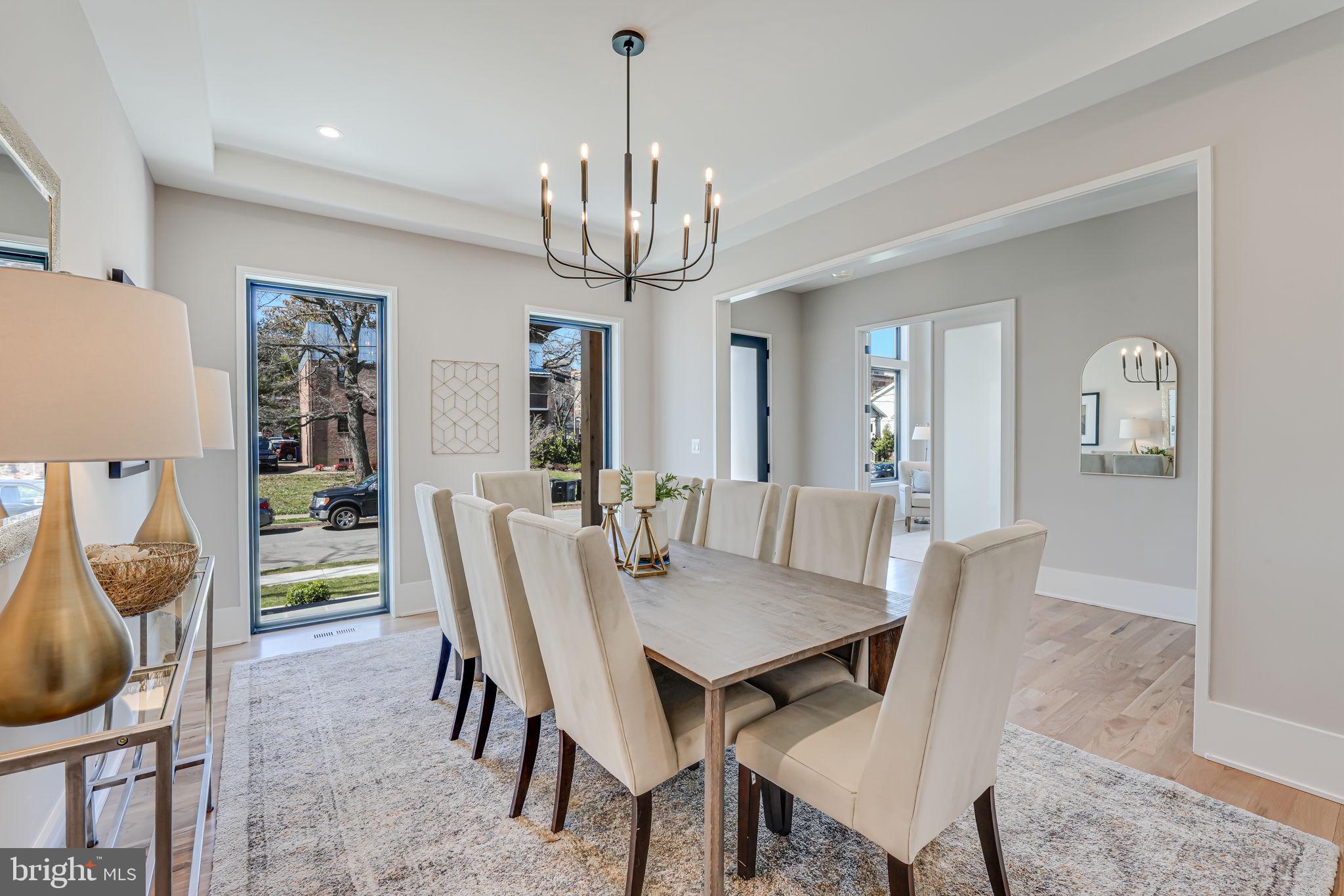 MOORES CLARENDON - Residential