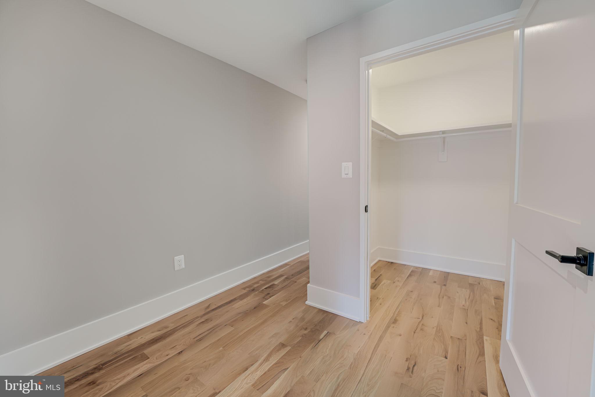 MOORES CLARENDON - Residential