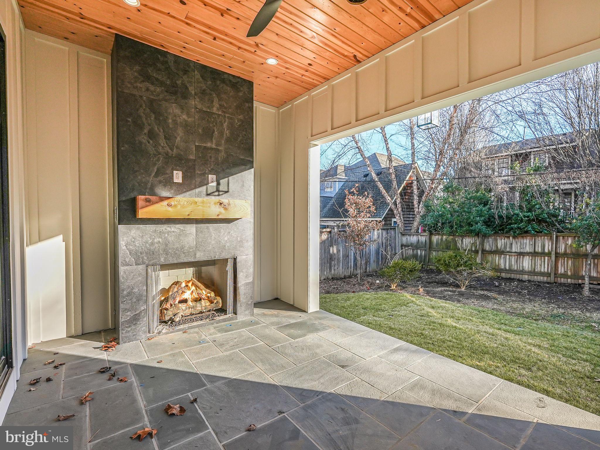 MOORES CLARENDON - Residential