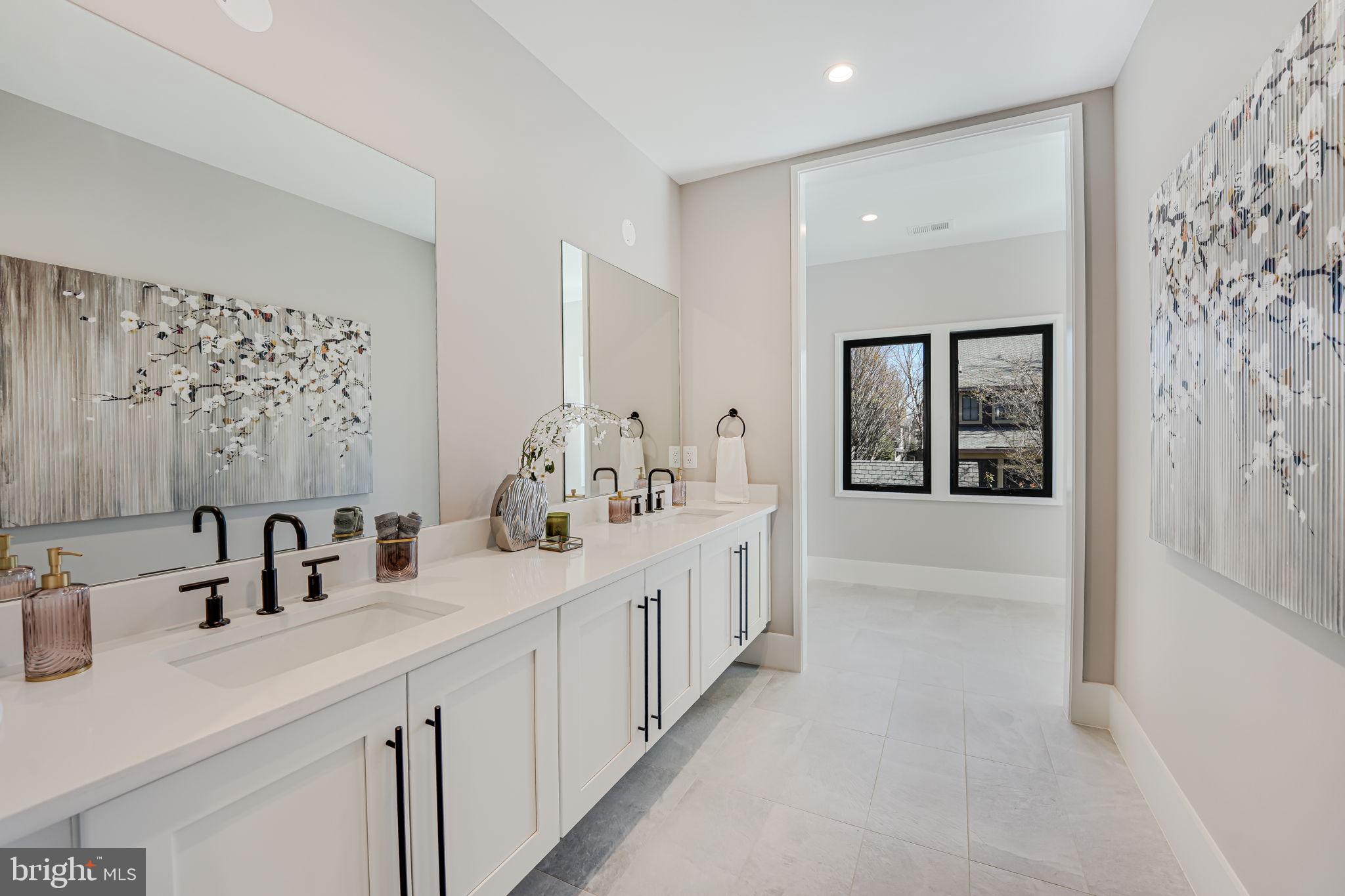 MOORES CLARENDON - Residential