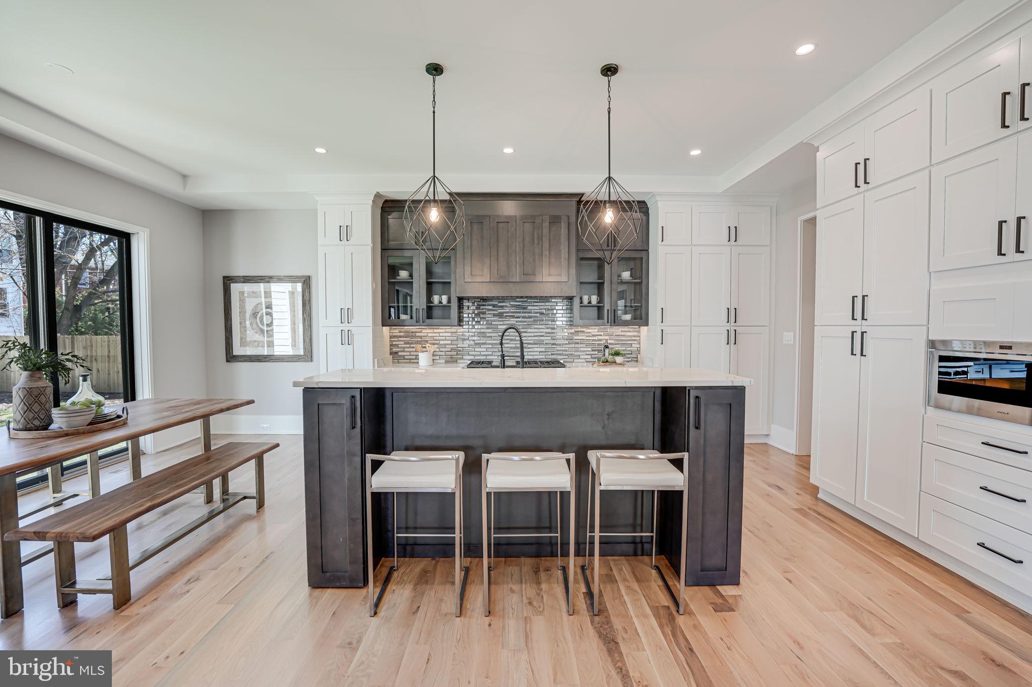 MOORES CLARENDON - Residential