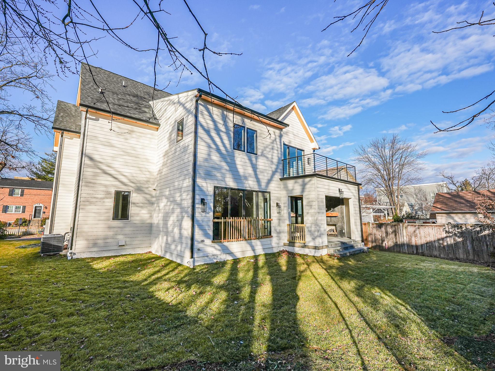 MOORES CLARENDON - Residential