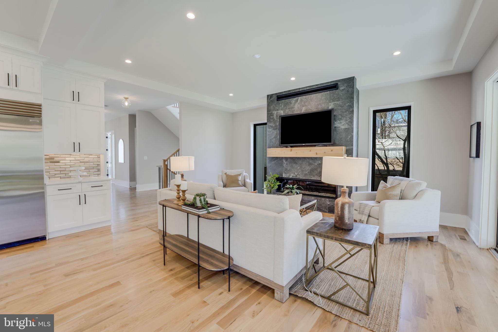 MOORES CLARENDON - Residential