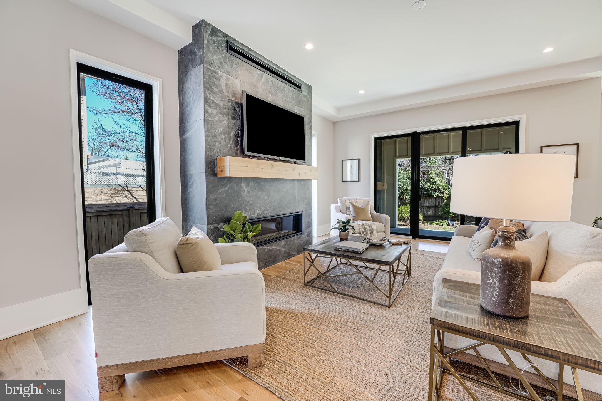 MOORES CLARENDON - Residential