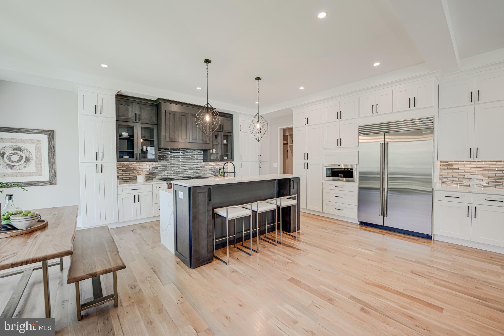 MOORES CLARENDON - Residential