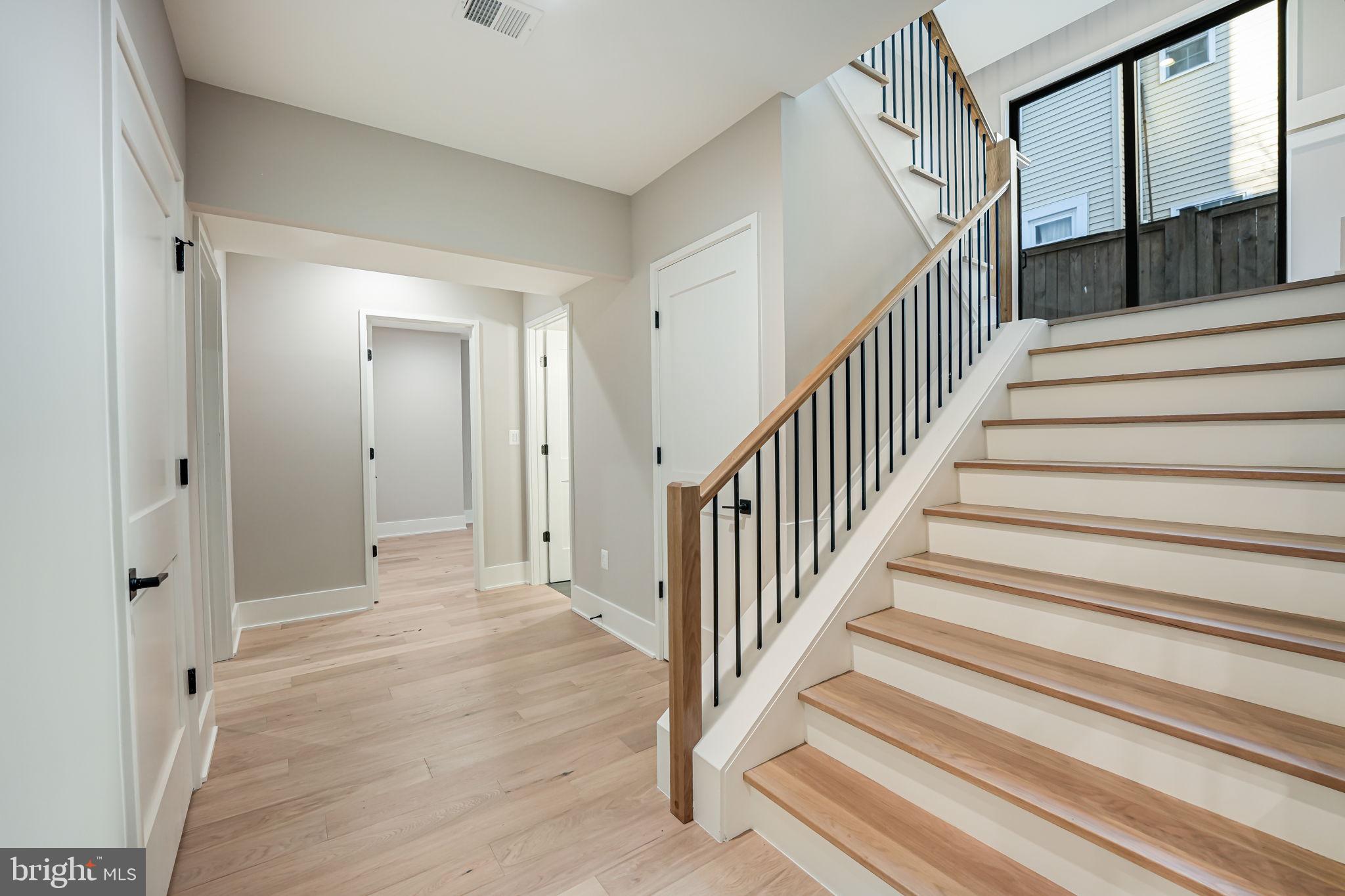 MOORES CLARENDON - Residential