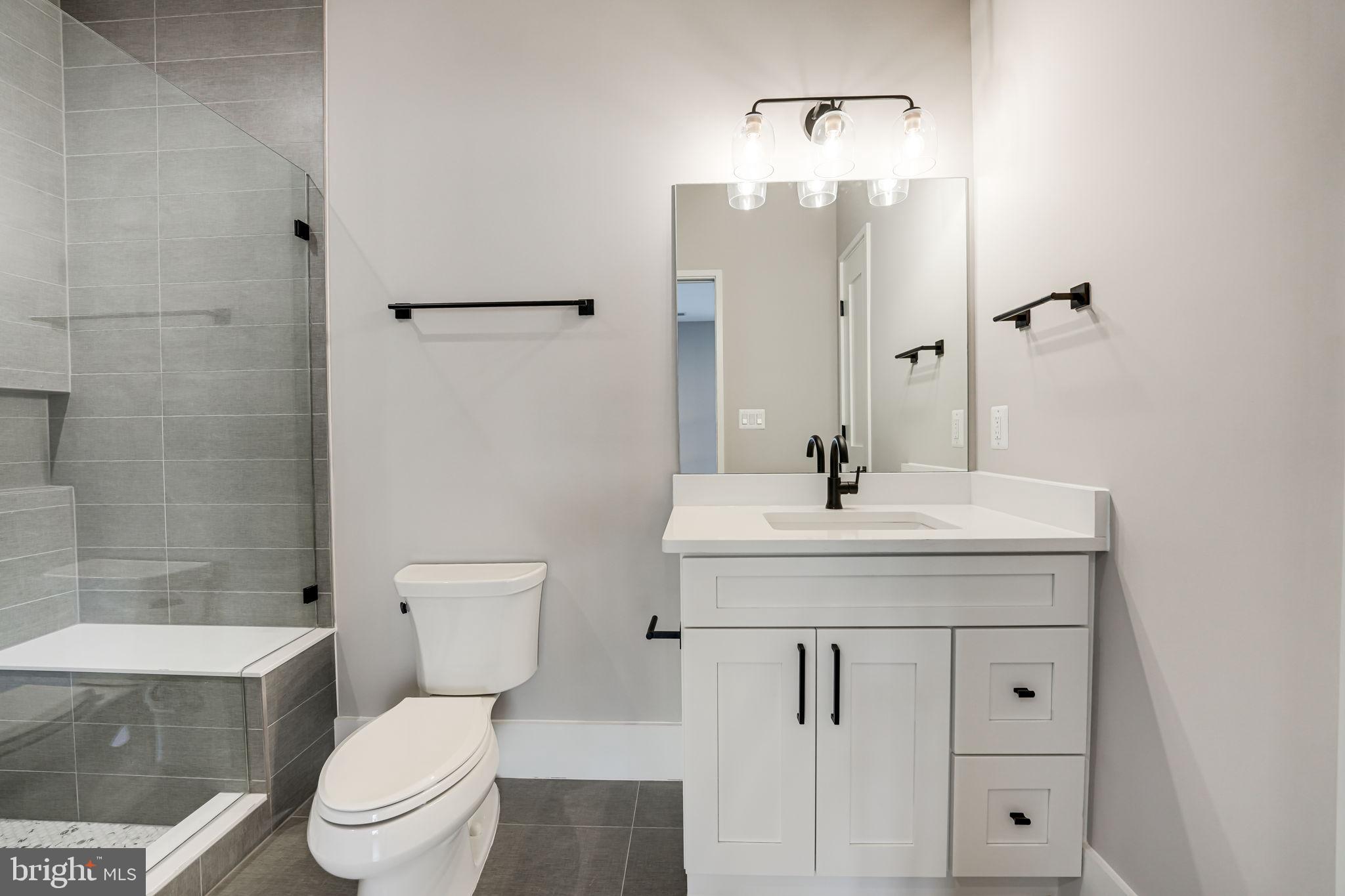 MOORES CLARENDON - Residential