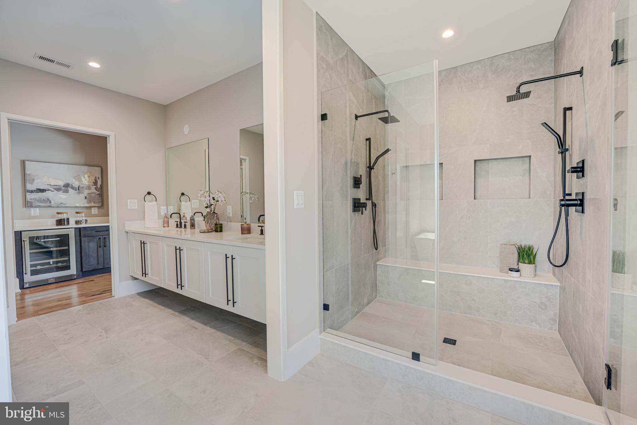 MOORES CLARENDON - Residential