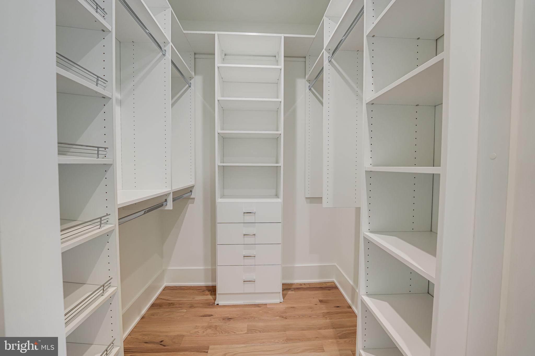 MOORES CLARENDON - Residential