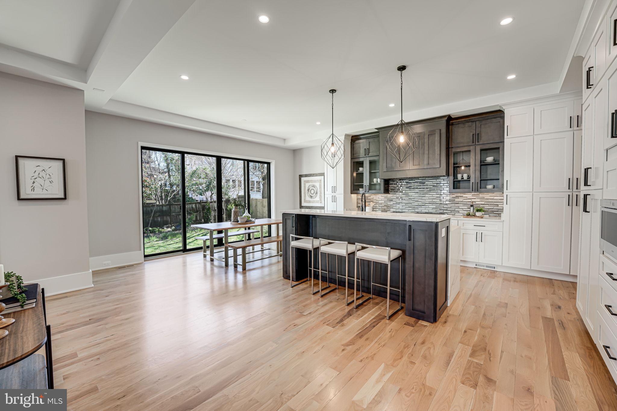 MOORES CLARENDON - Residential