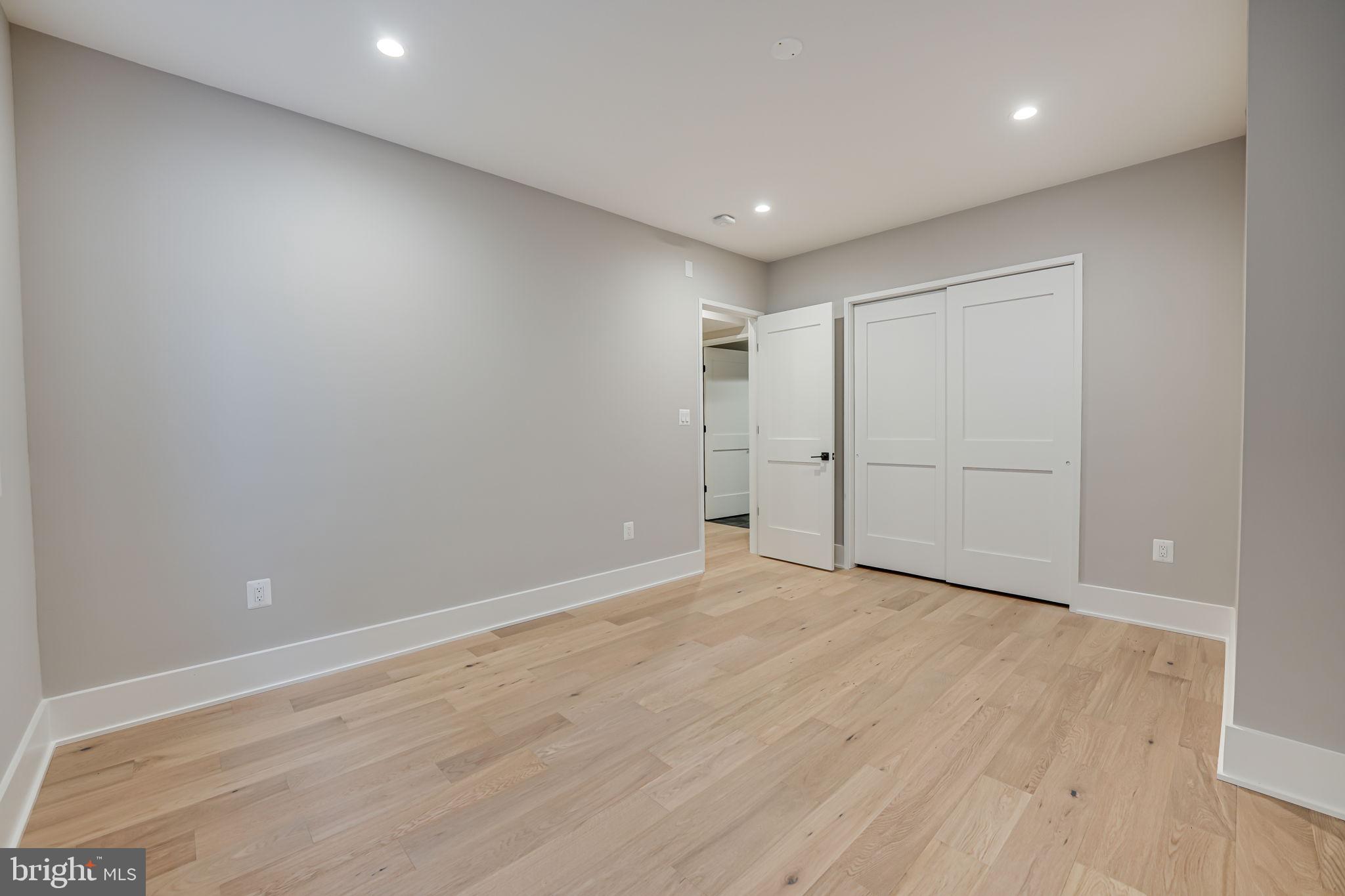 MOORES CLARENDON - Residential