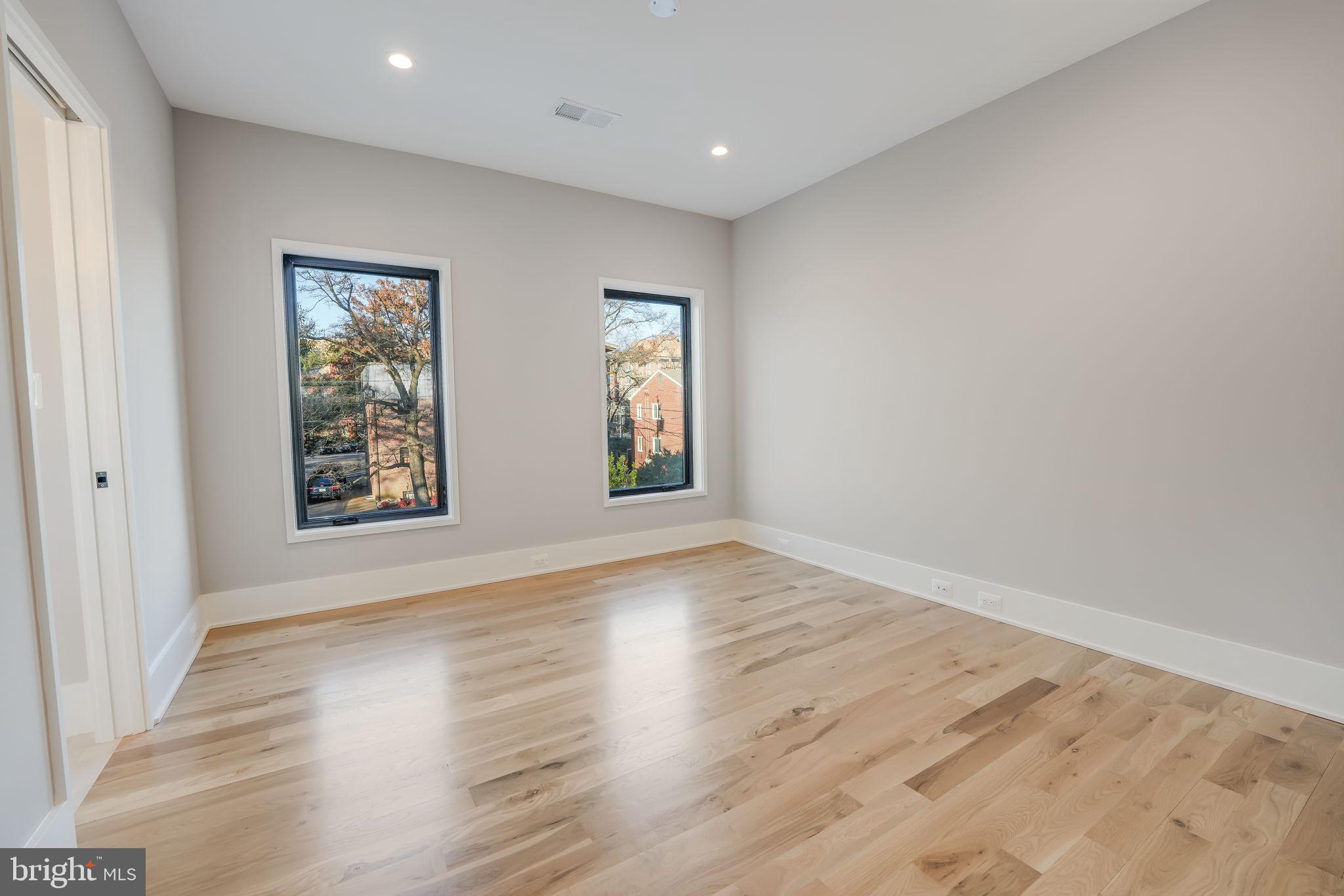 MOORES CLARENDON - Residential