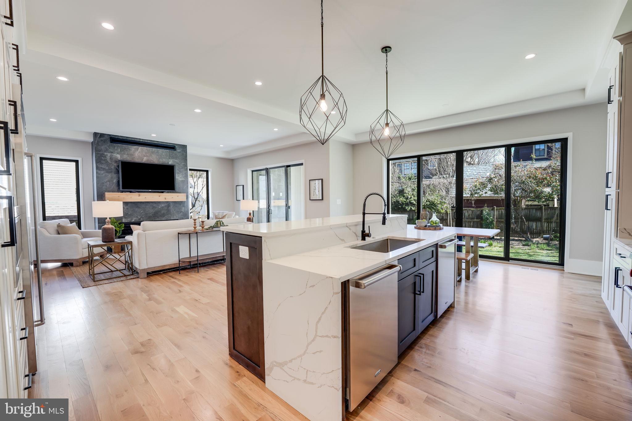 MOORES CLARENDON - Residential