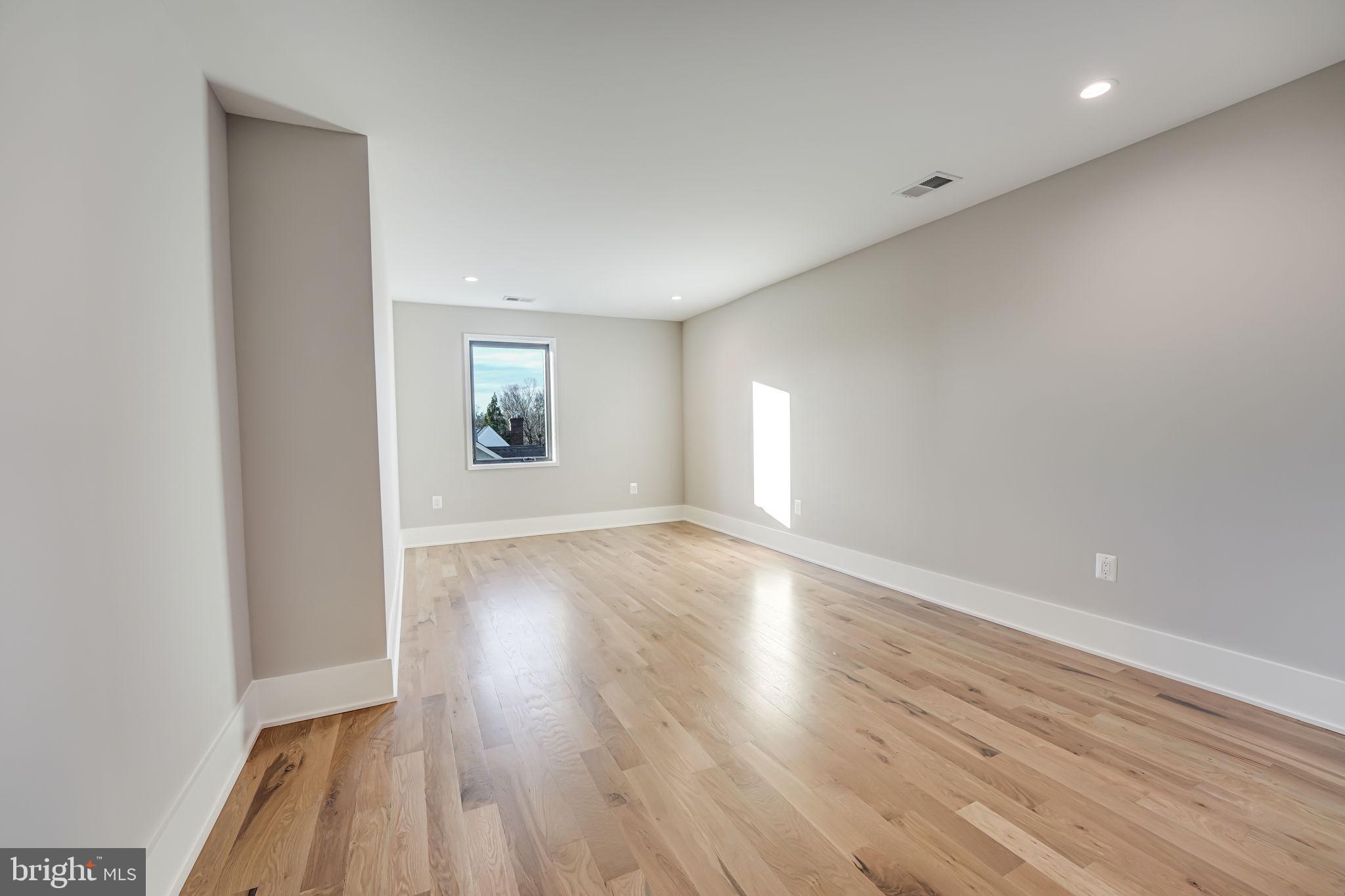 MOORES CLARENDON - Residential