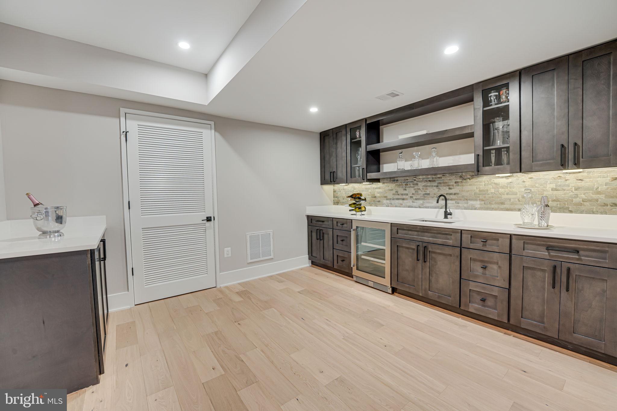 MOORES CLARENDON - Residential