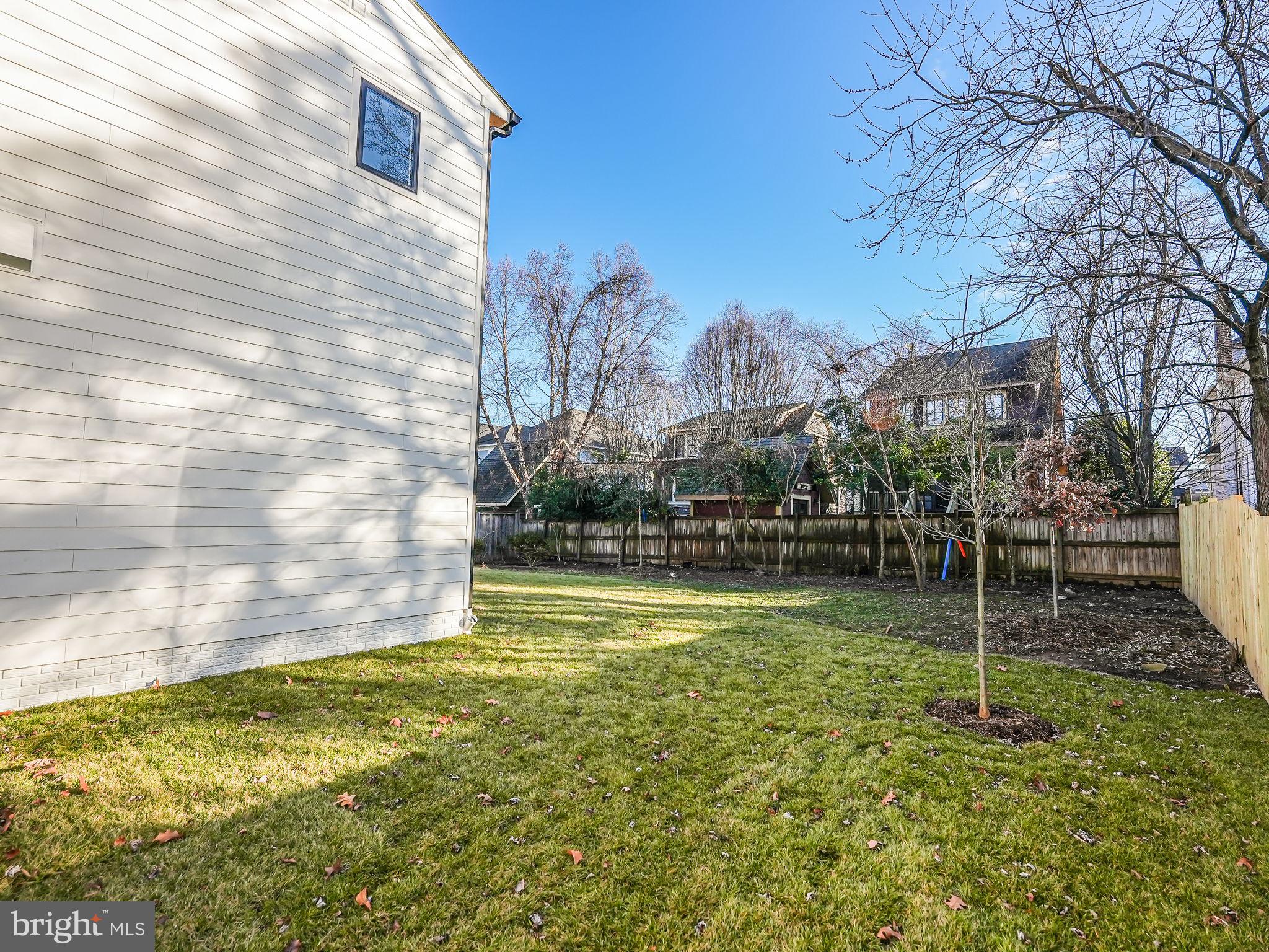 MOORES CLARENDON - Residential