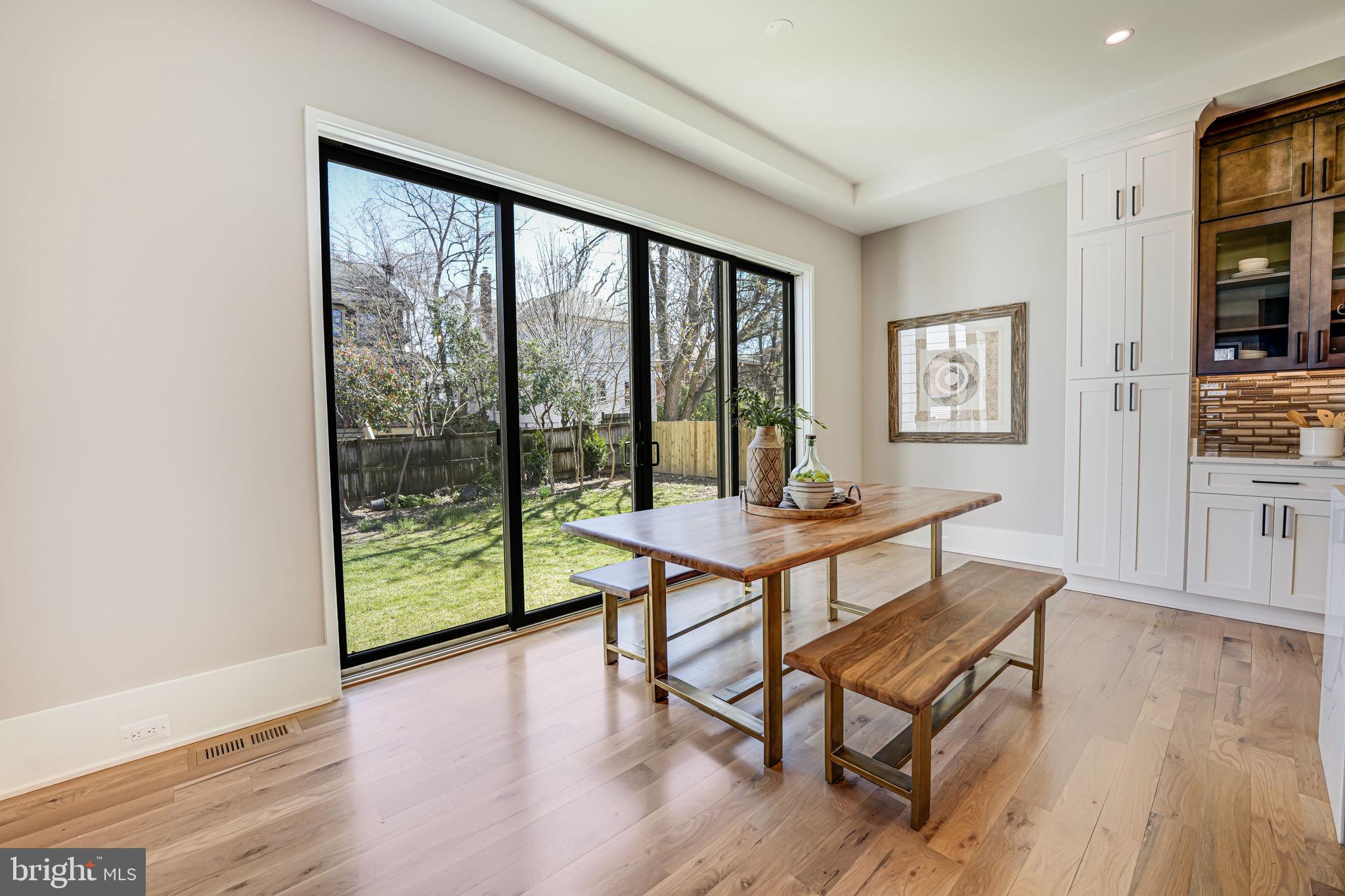 MOORES CLARENDON - Residential