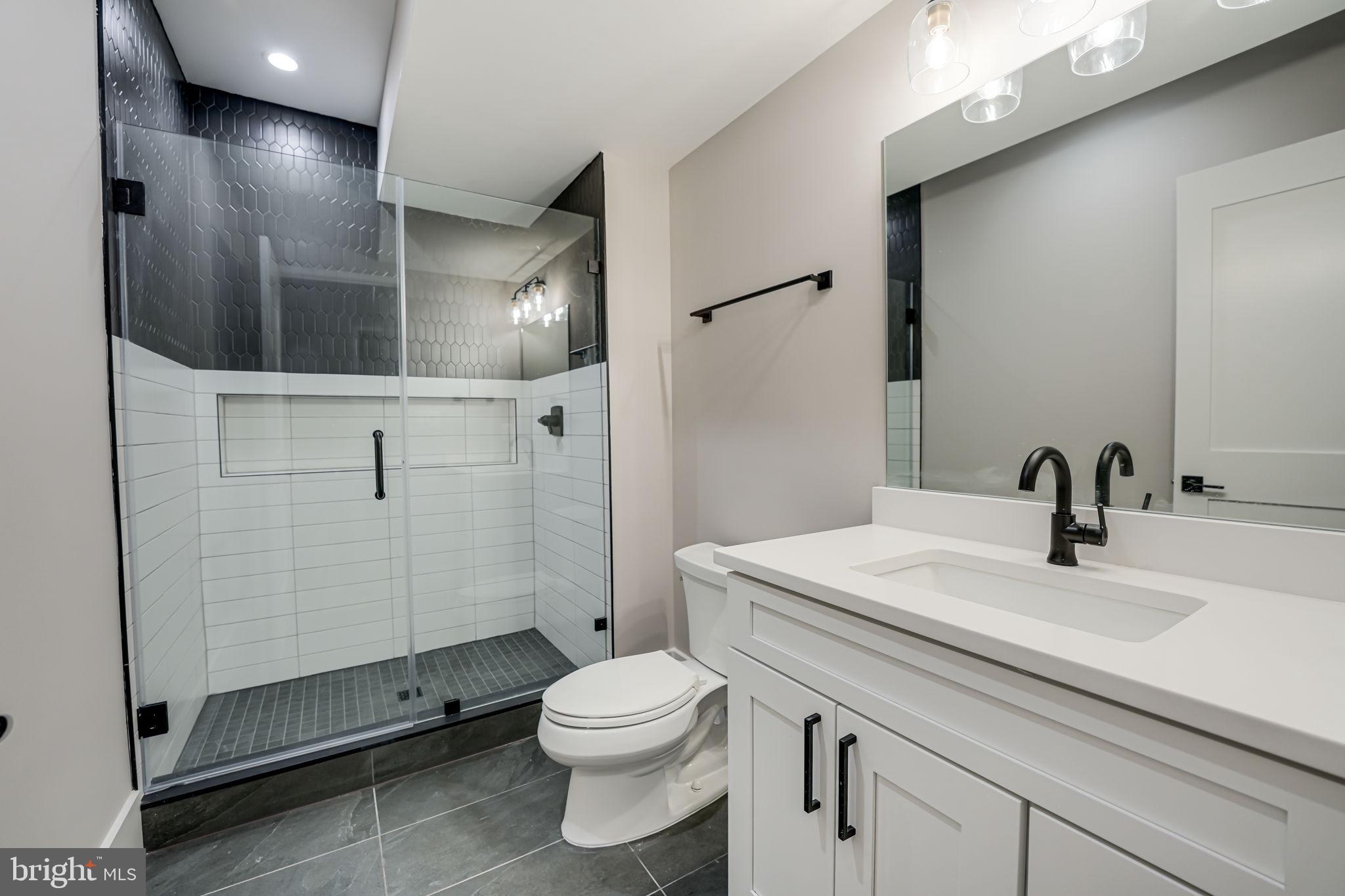 MOORES CLARENDON - Residential