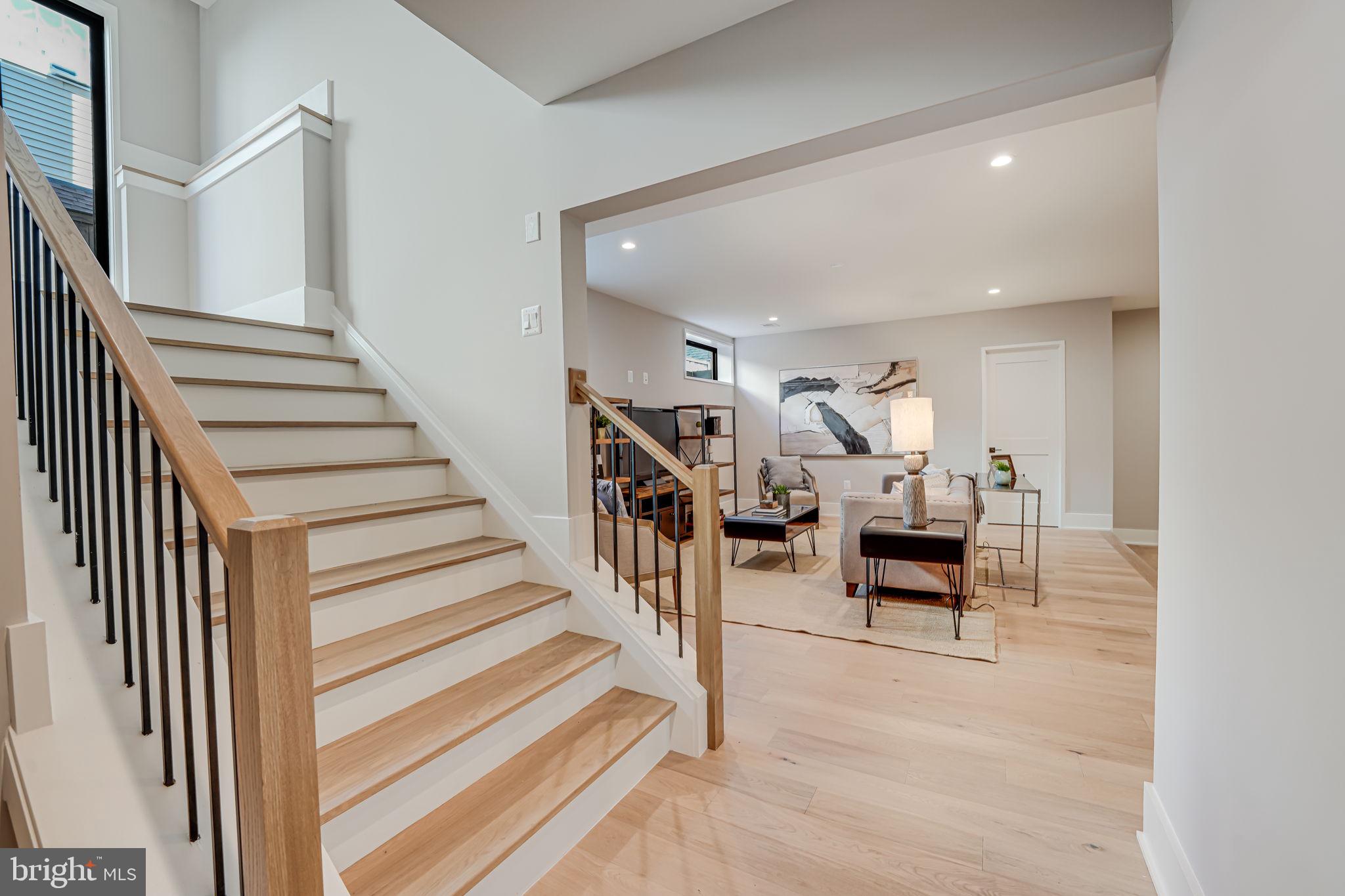 MOORES CLARENDON - Residential