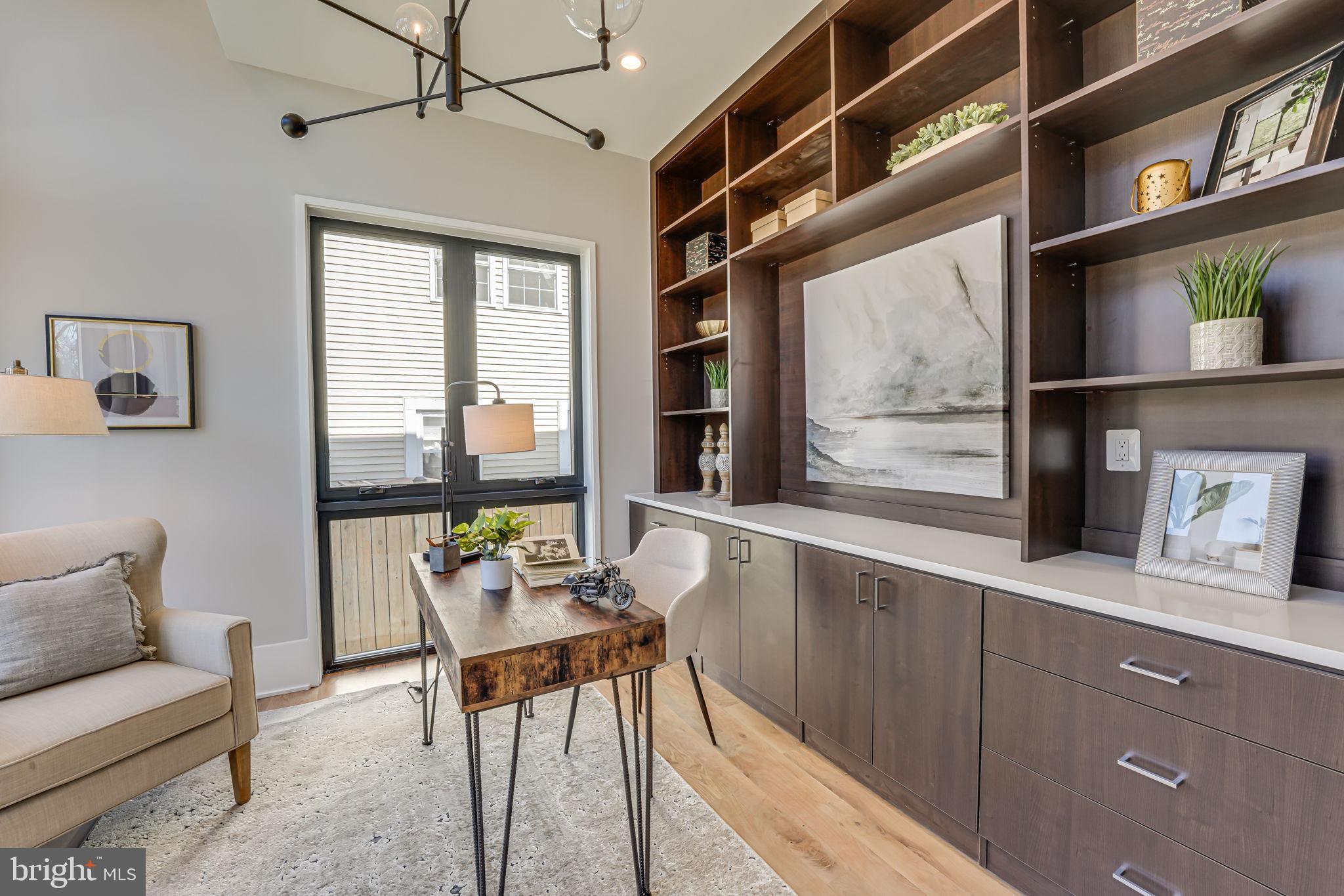 MOORES CLARENDON - Residential