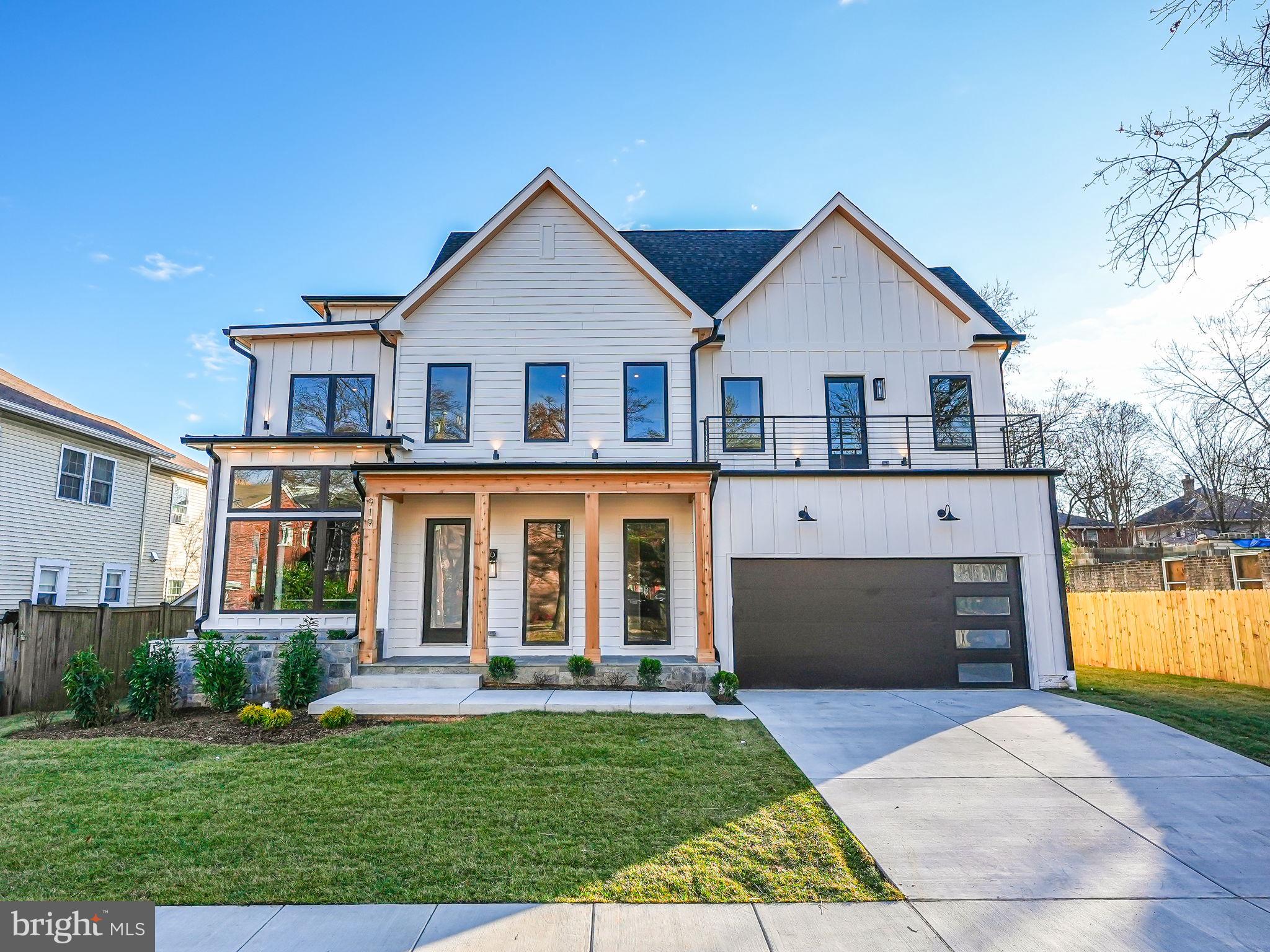 MOORES CLARENDON - Residential