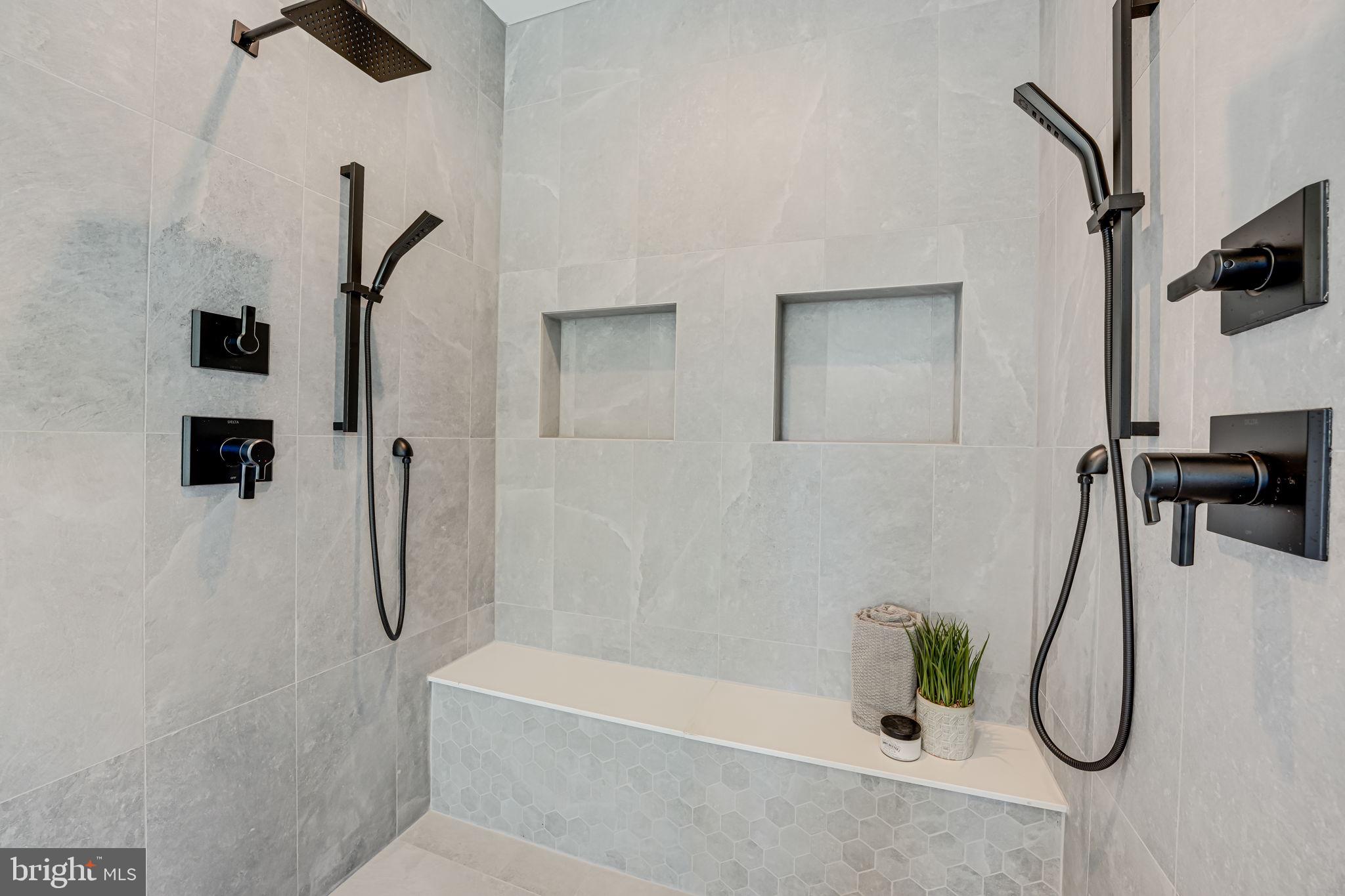 MOORES CLARENDON - Residential