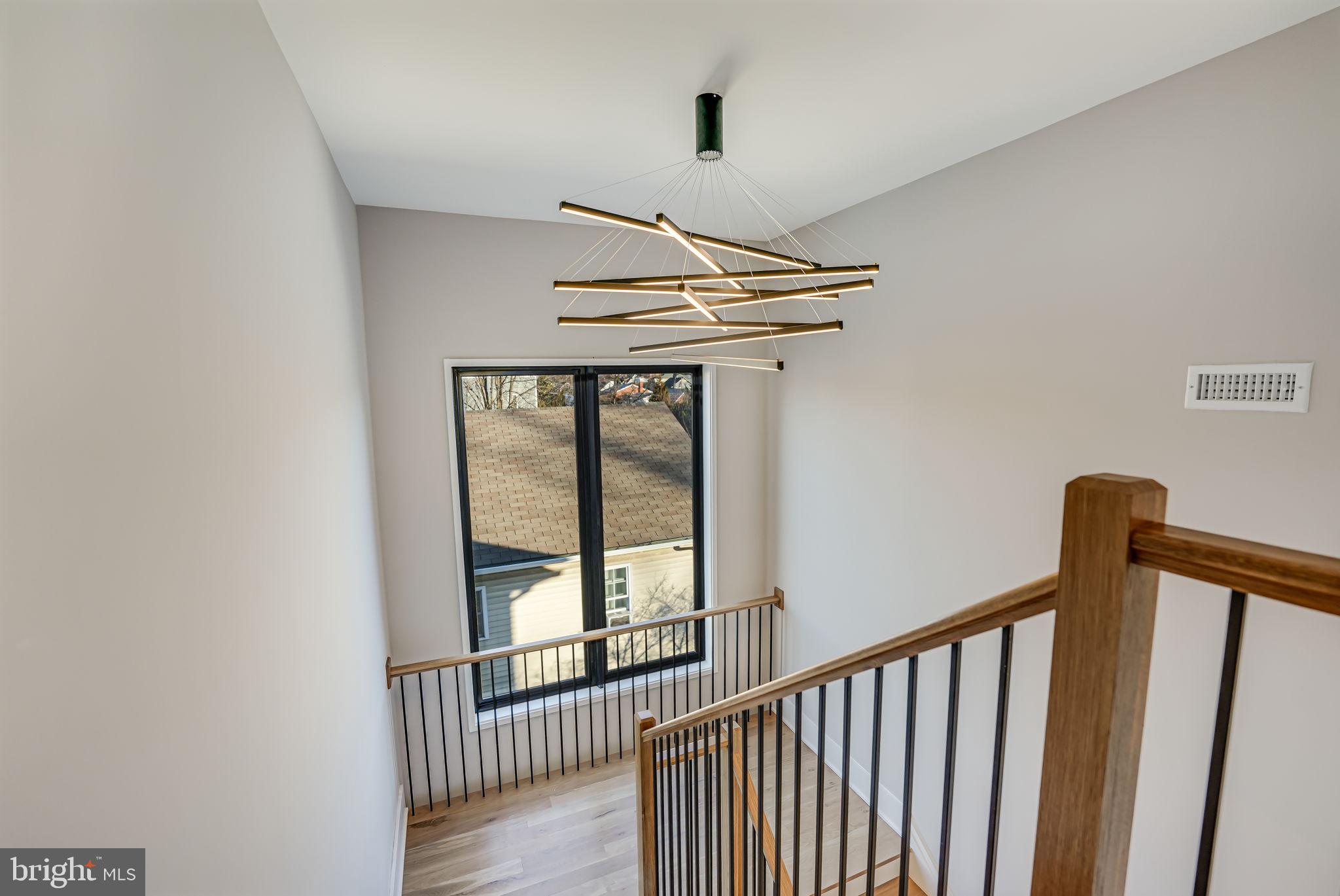 MOORES CLARENDON - Residential