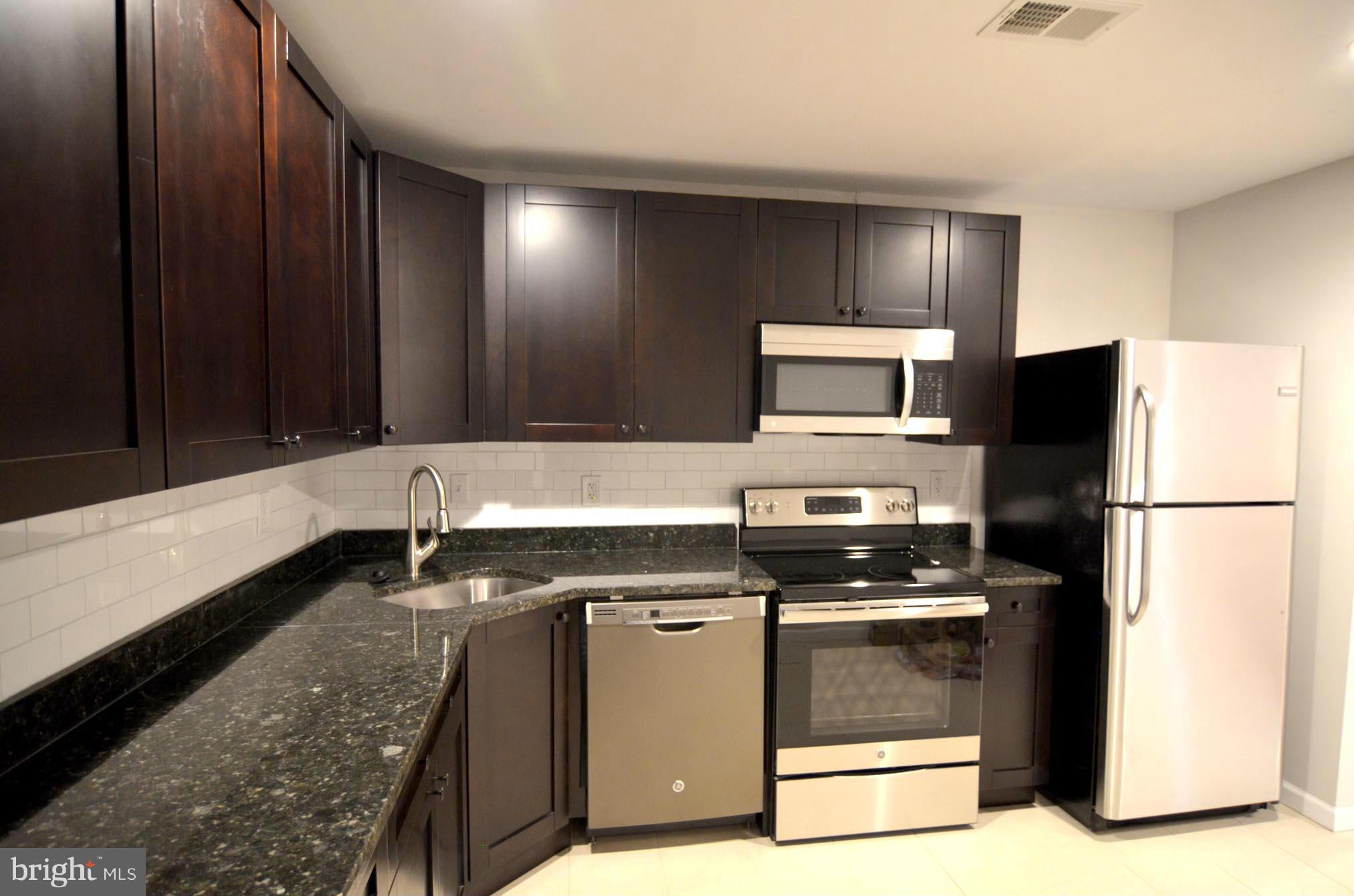 HIGHLANDTOWN - Residential Lease