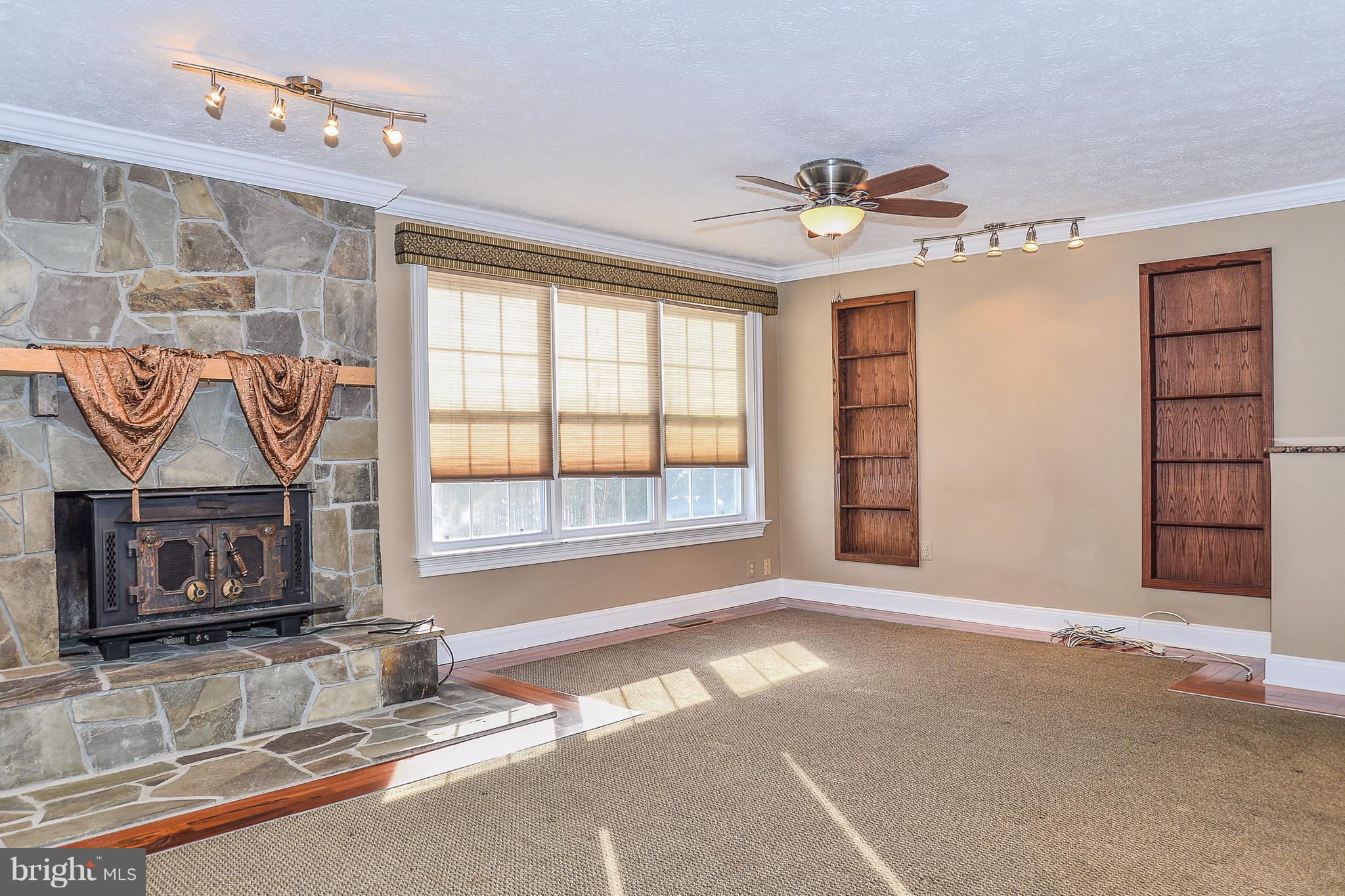 HALLOWING POINT RIVER ESTATES - Residential