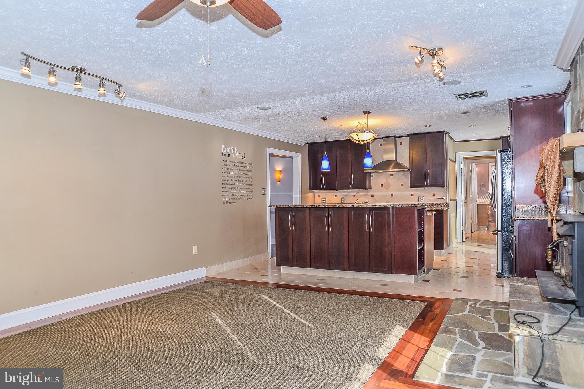 HALLOWING POINT RIVER ESTATES - Residential