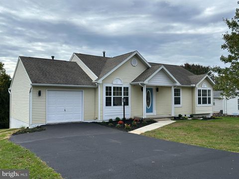 Photo of 120 Charles Avenue, STEWARTSTOWN, PA 17363 (MLS # PAYK2091668)