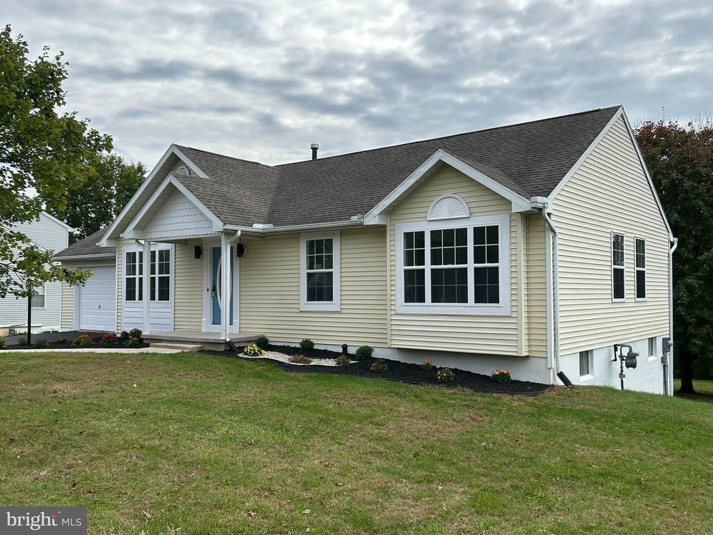 Photo of 120 Charles Avenue, STEWARTSTOWN, PA 17363 (MLS # PAYK2091668)