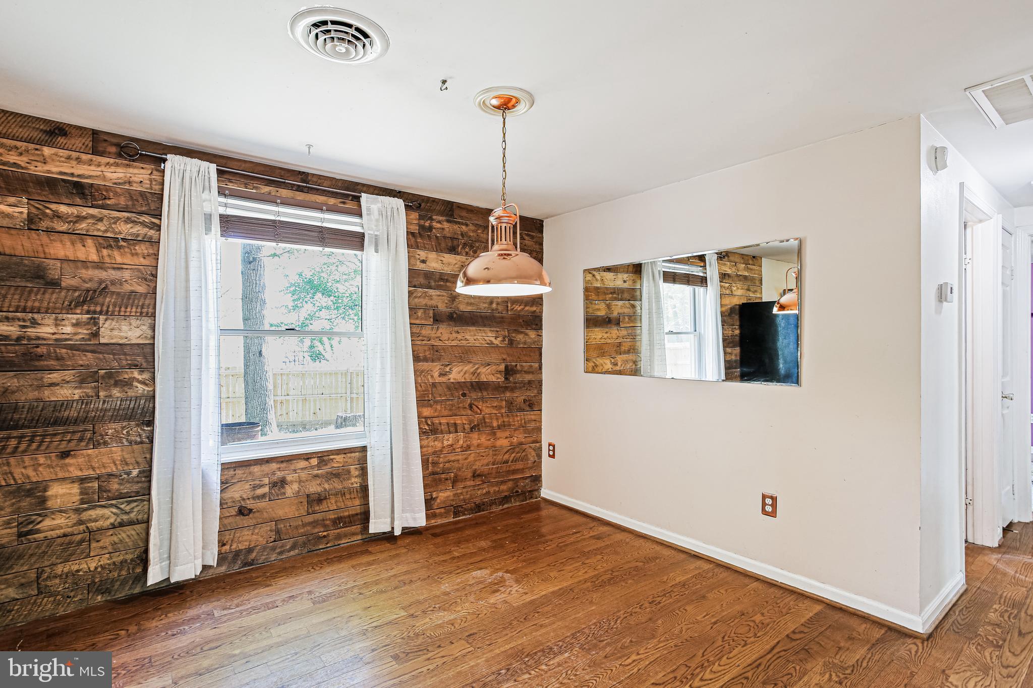 DELAPLAINE MANOR - Residential