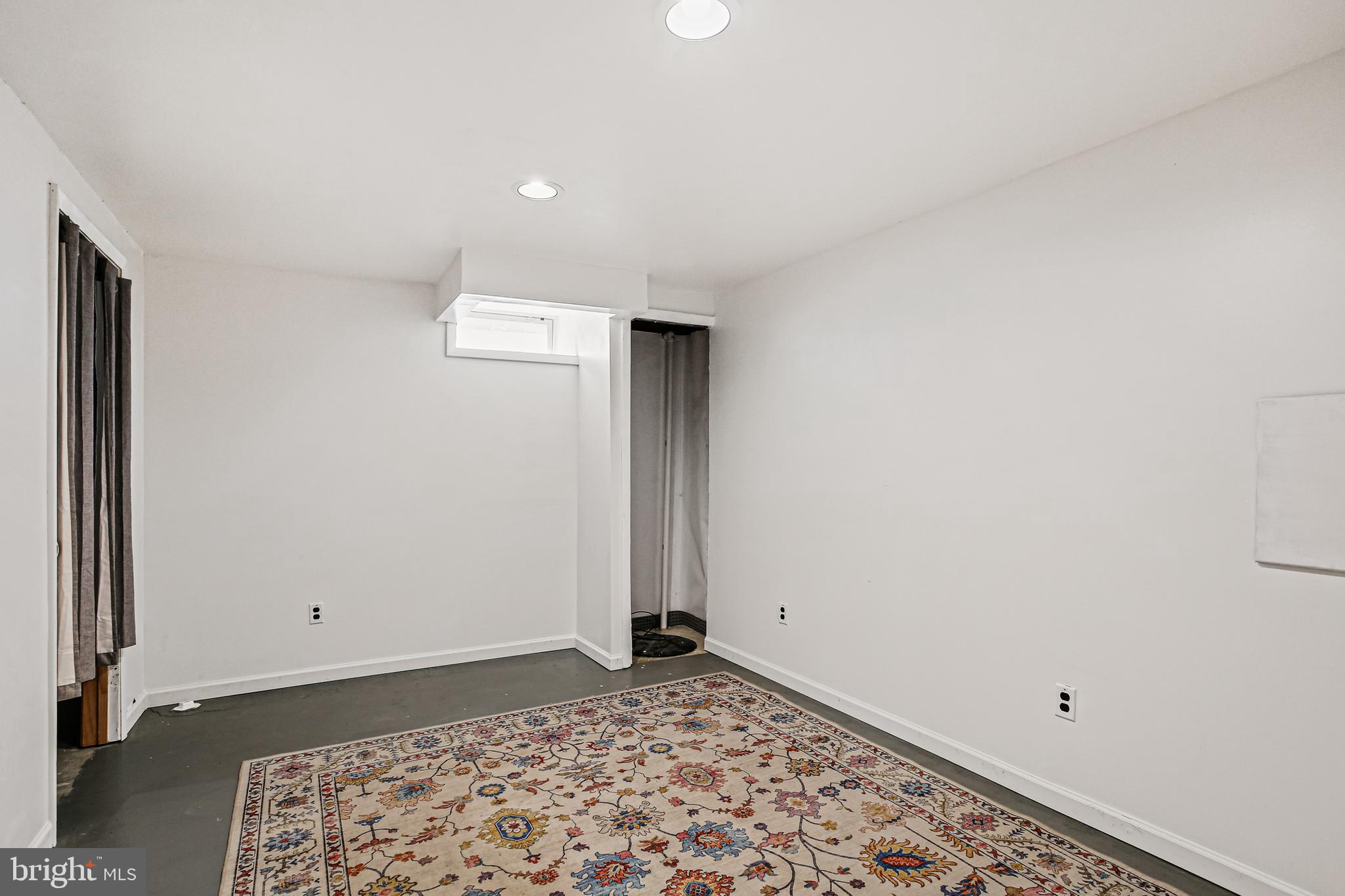 DELAPLAINE MANOR - Residential