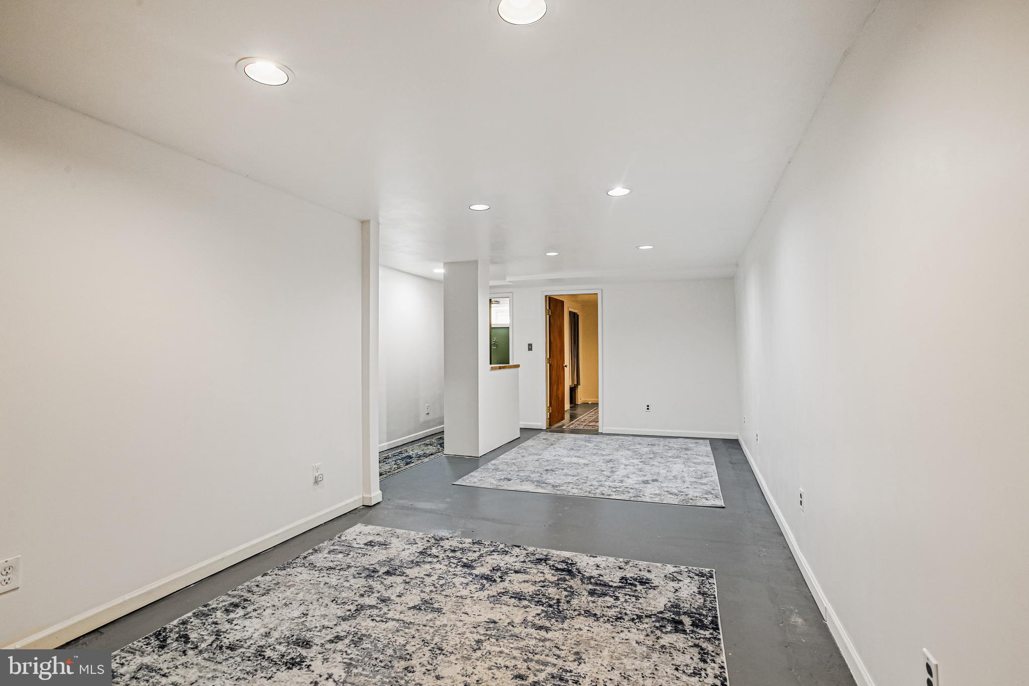 DELAPLAINE MANOR - Residential